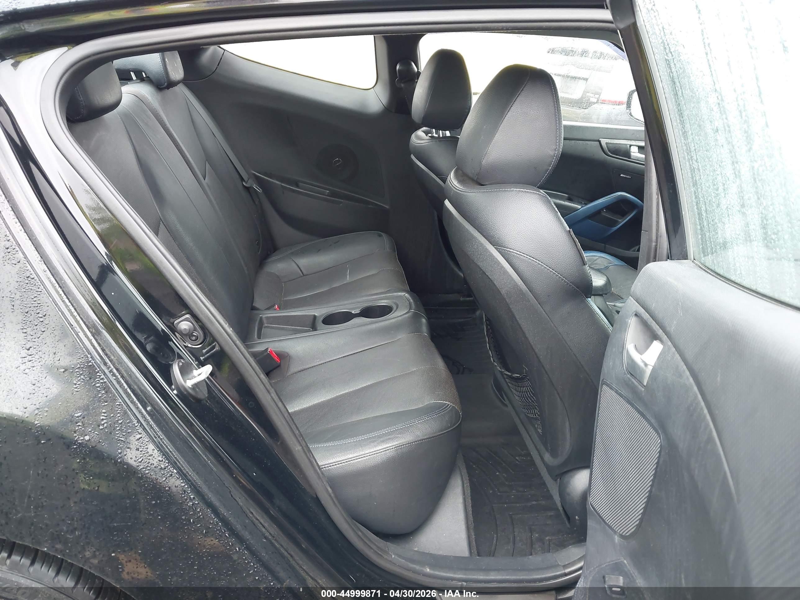 HYUNDAI VELOSTER image 8