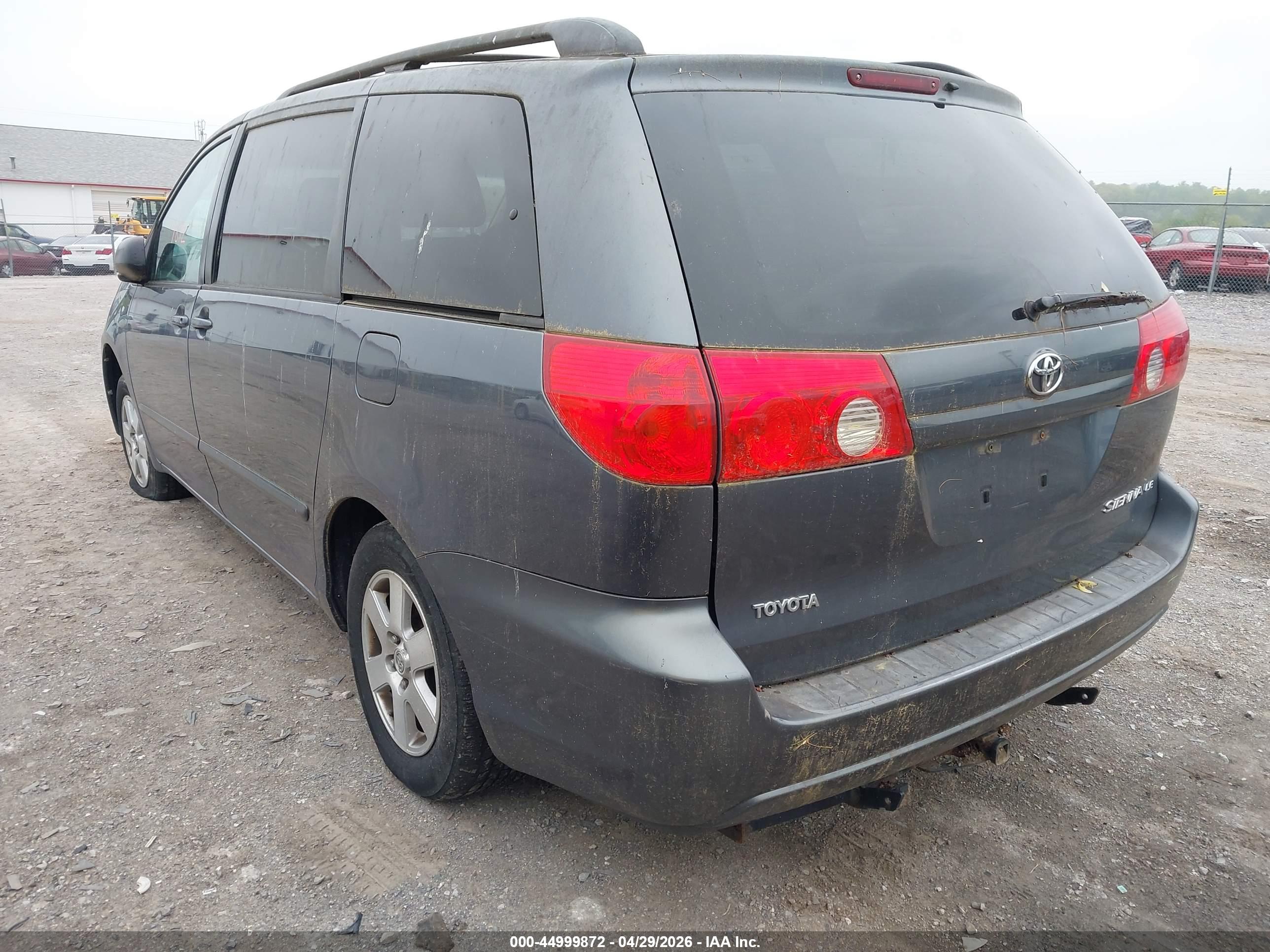 TOYOTA SIENNA image 3