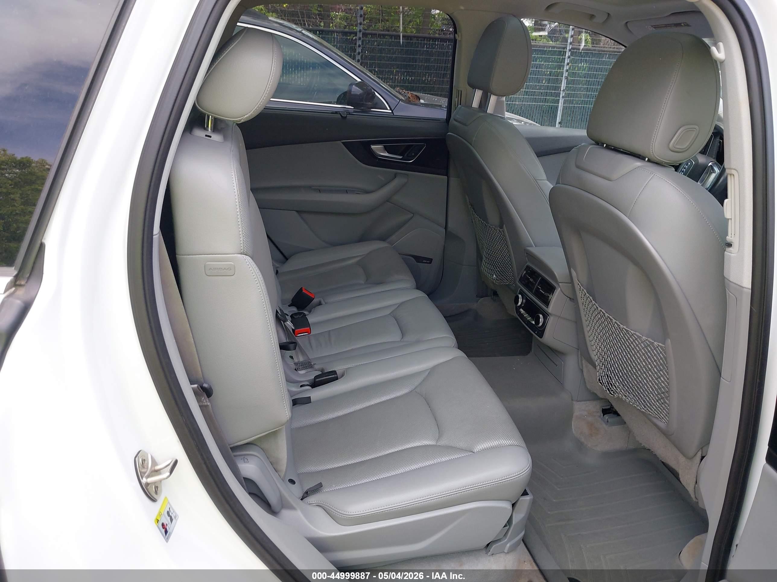 AUDI Q7 image 8
