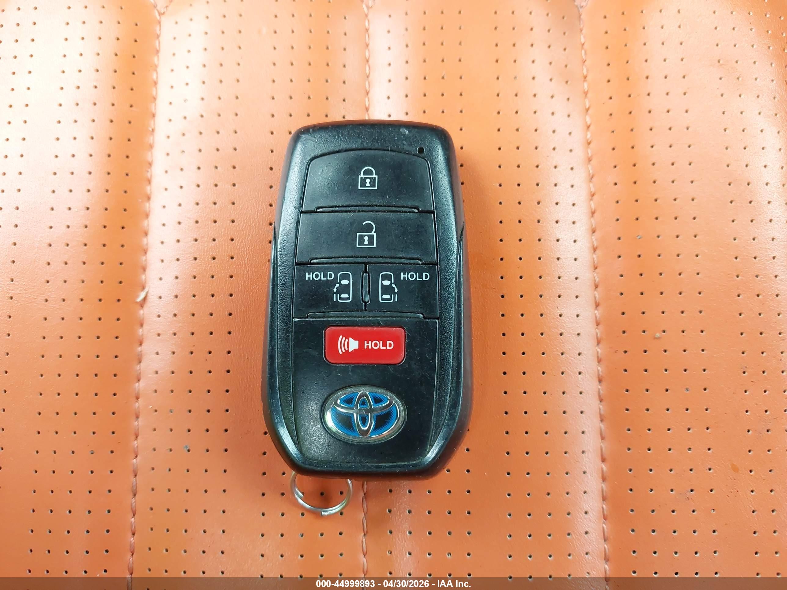 TOYOTA SIENNA image 11