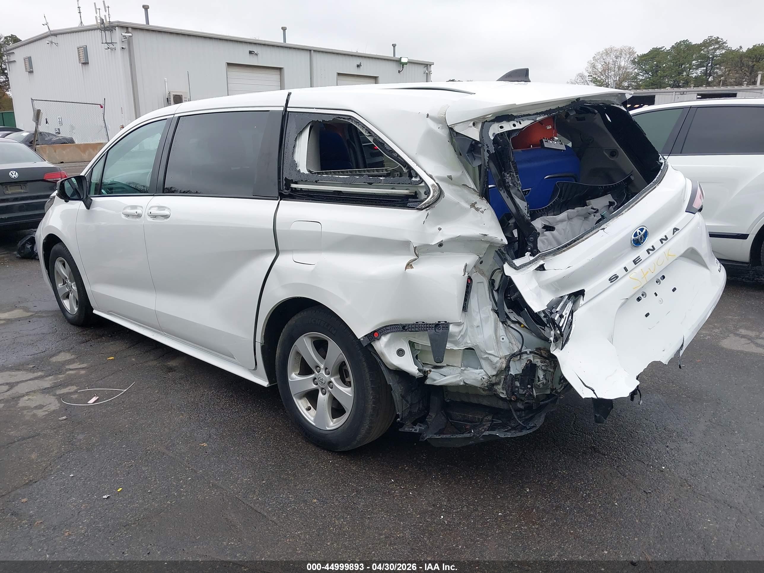 TOYOTA SIENNA image 3