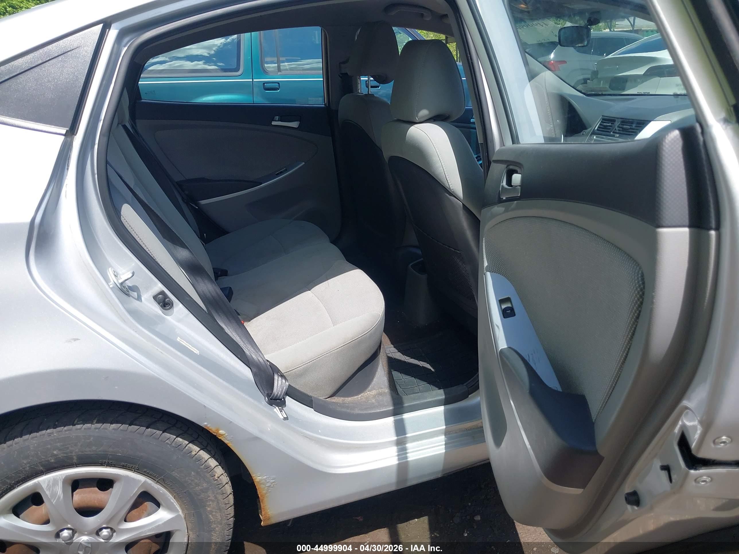 HYUNDAI ACCENT image 8