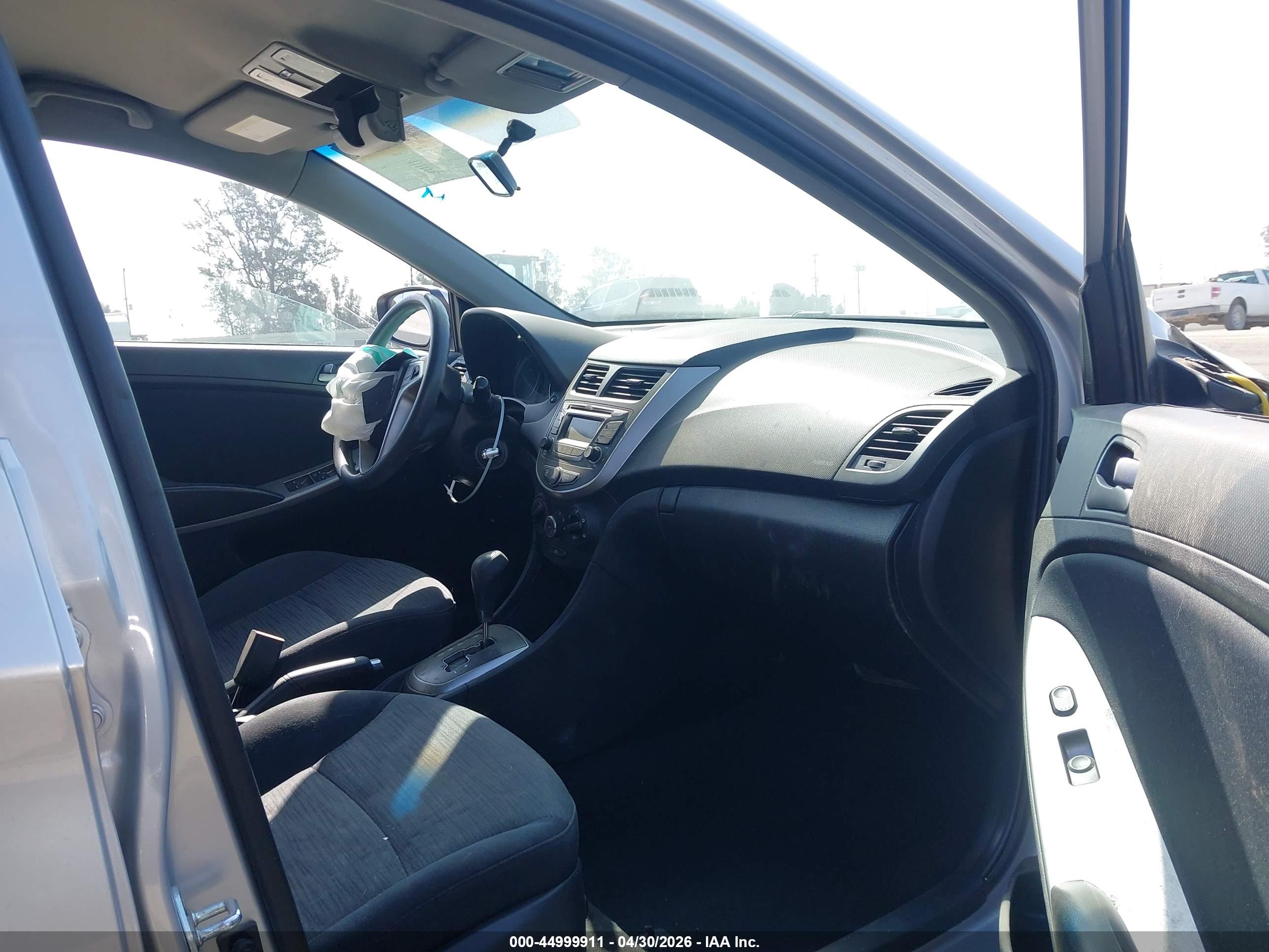 HYUNDAI ACCENT image 5
