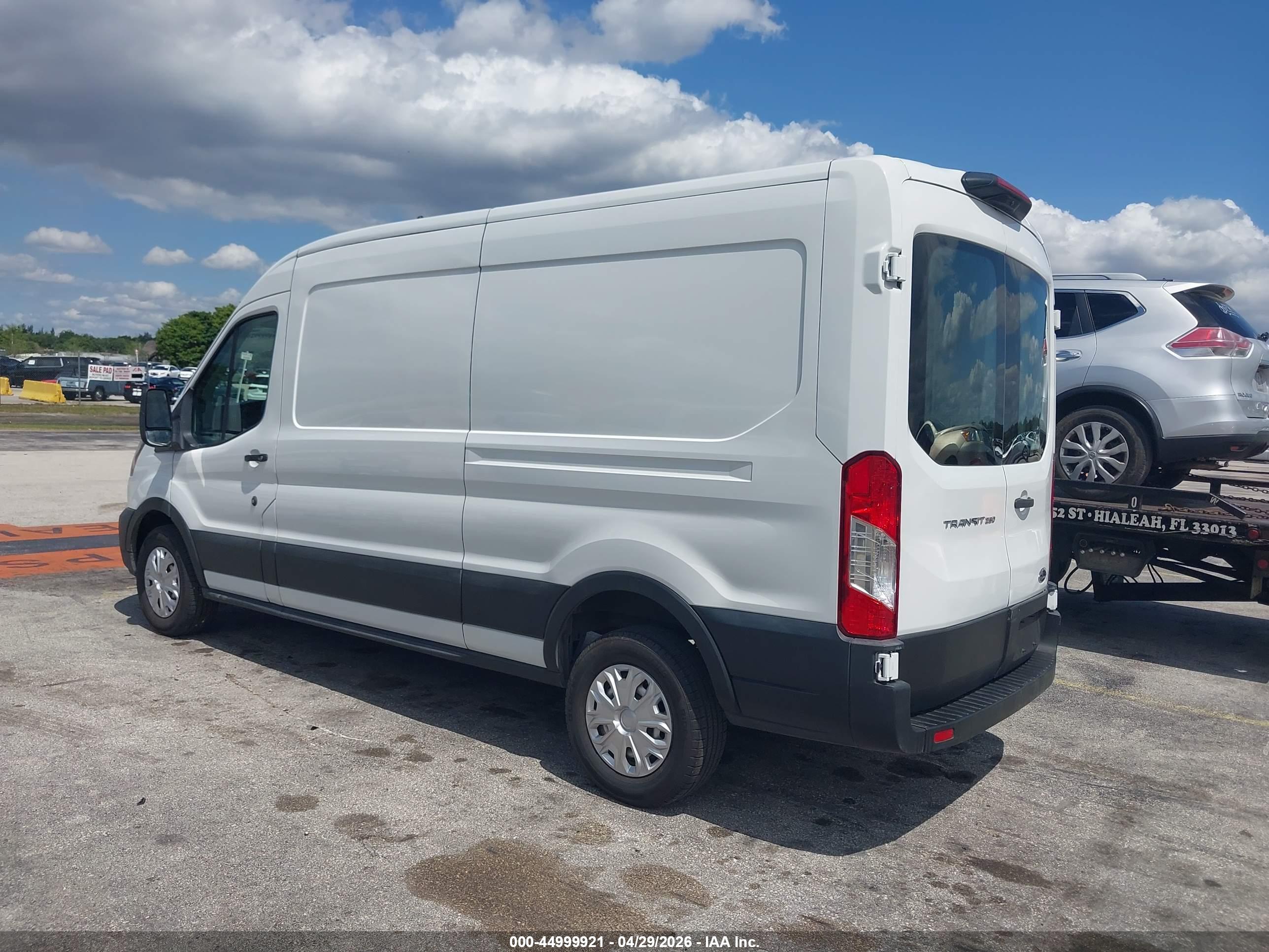 FORD TRANSIT-250 image 3