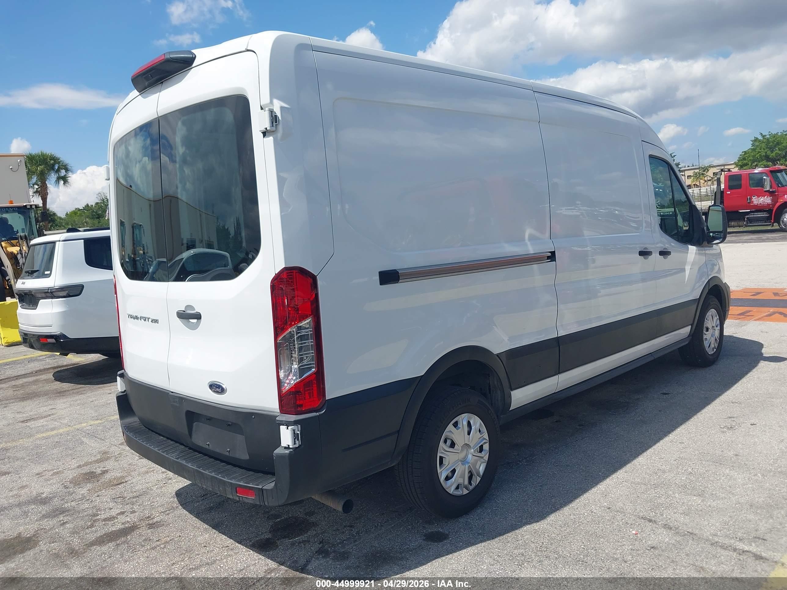 FORD TRANSIT-250 image 4