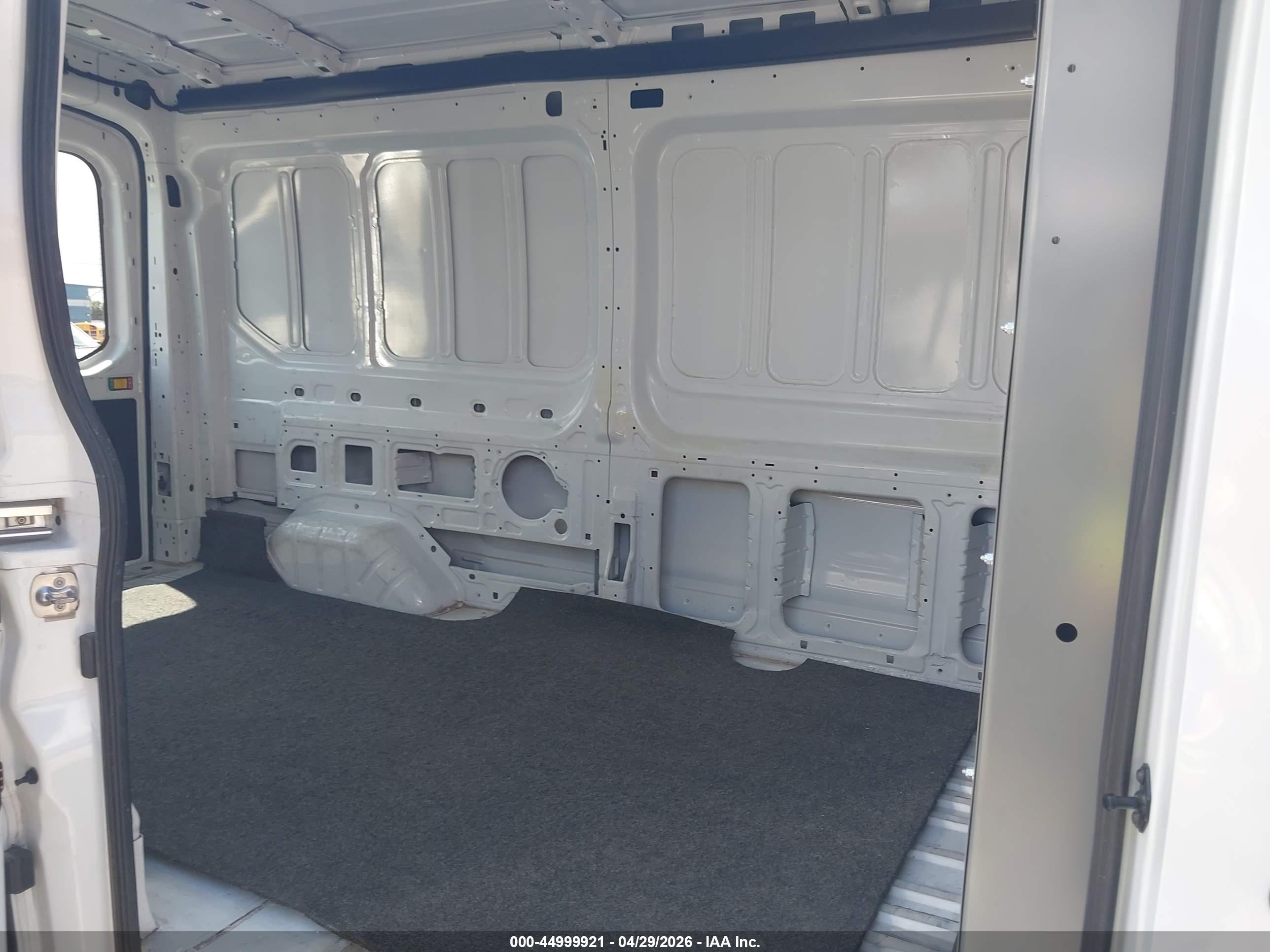 FORD TRANSIT-250 image 8