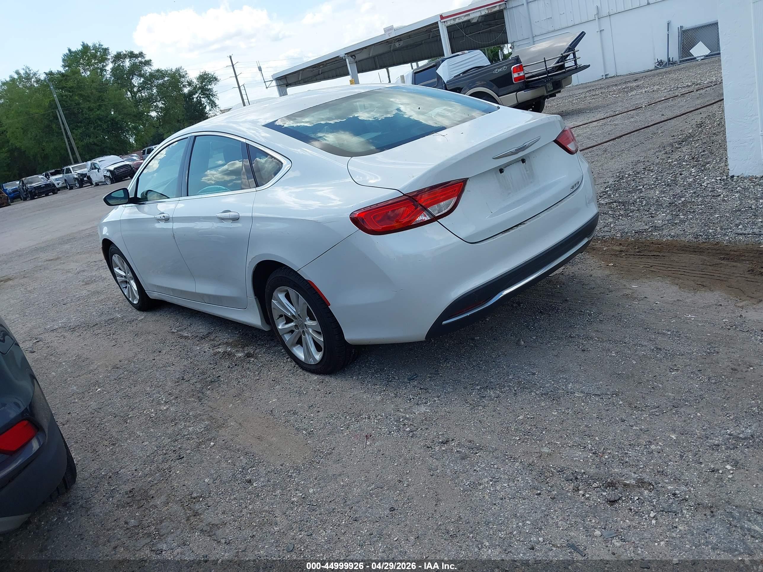CHRYSLER 200 image 3