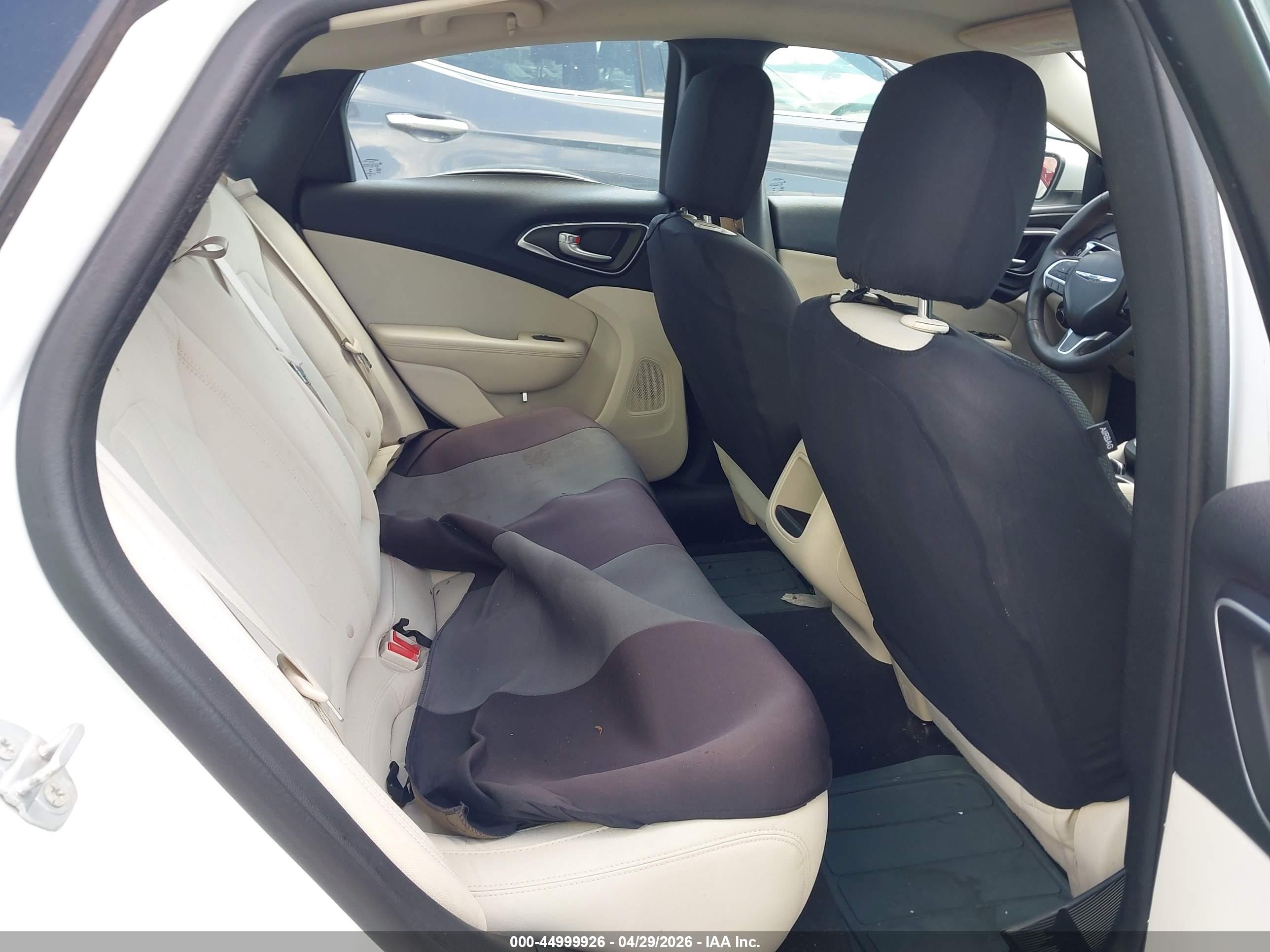 CHRYSLER 200 image 8