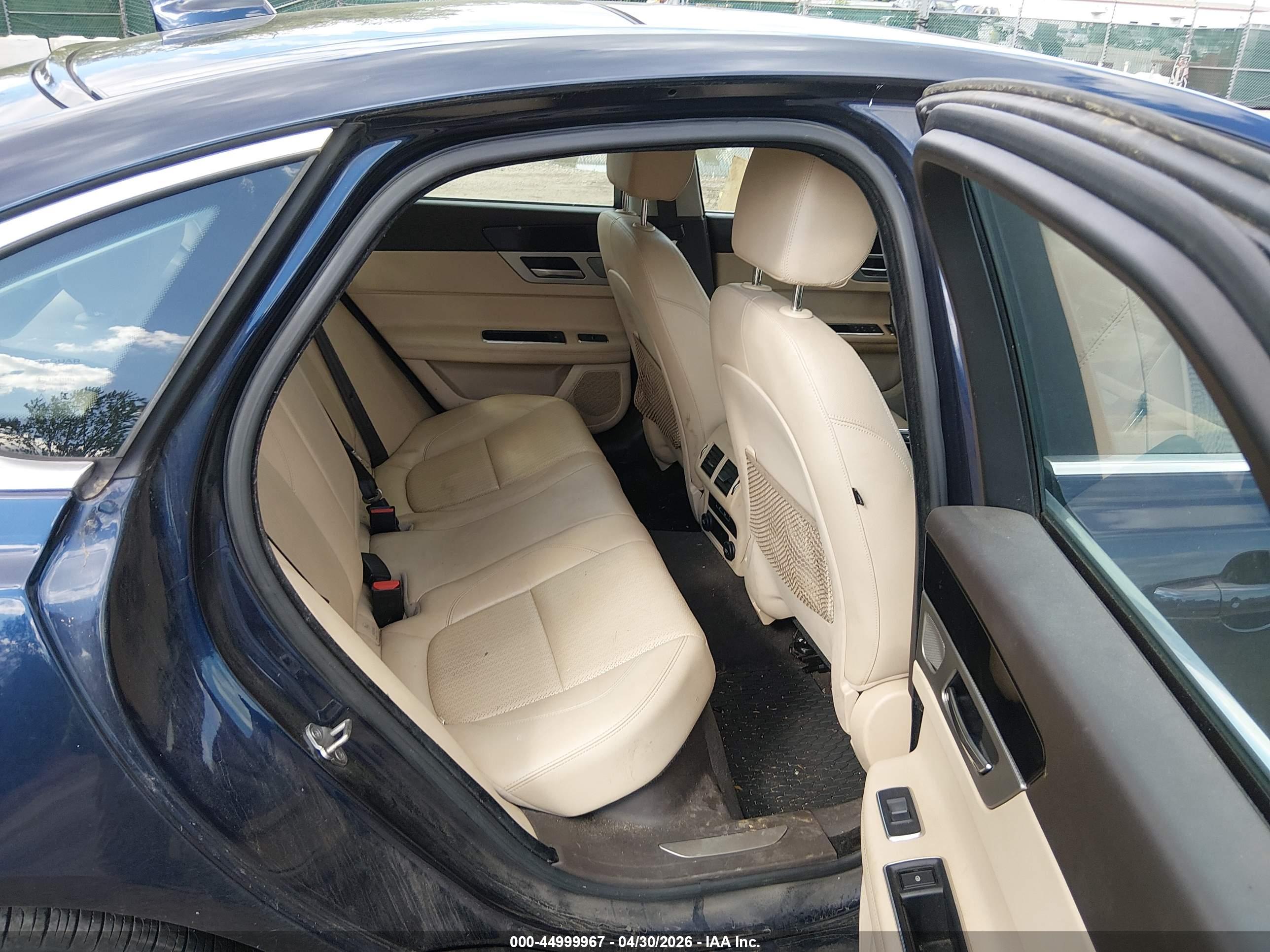 JAGUAR XF image 8