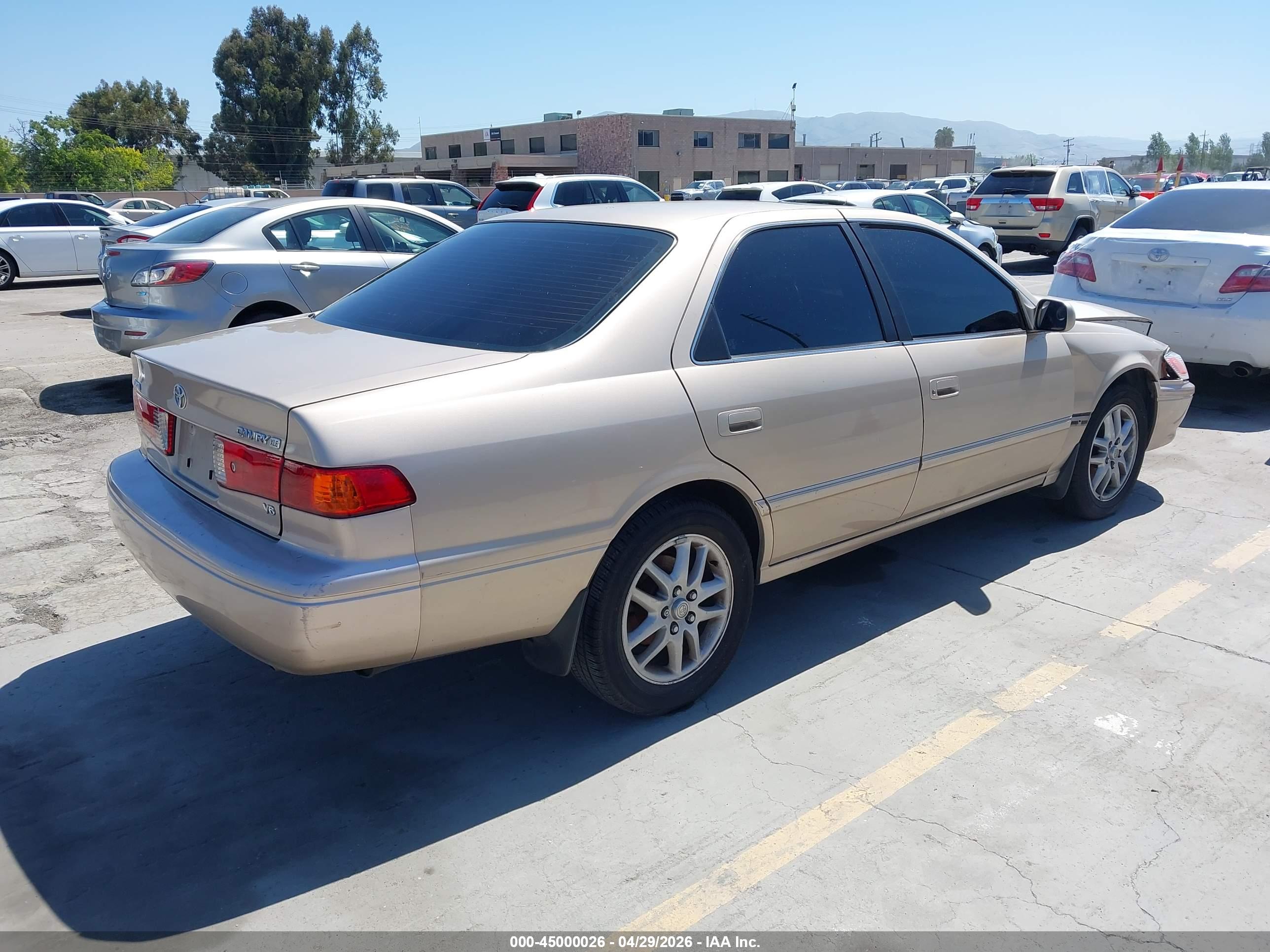 TOYOTA CAMRY image 4