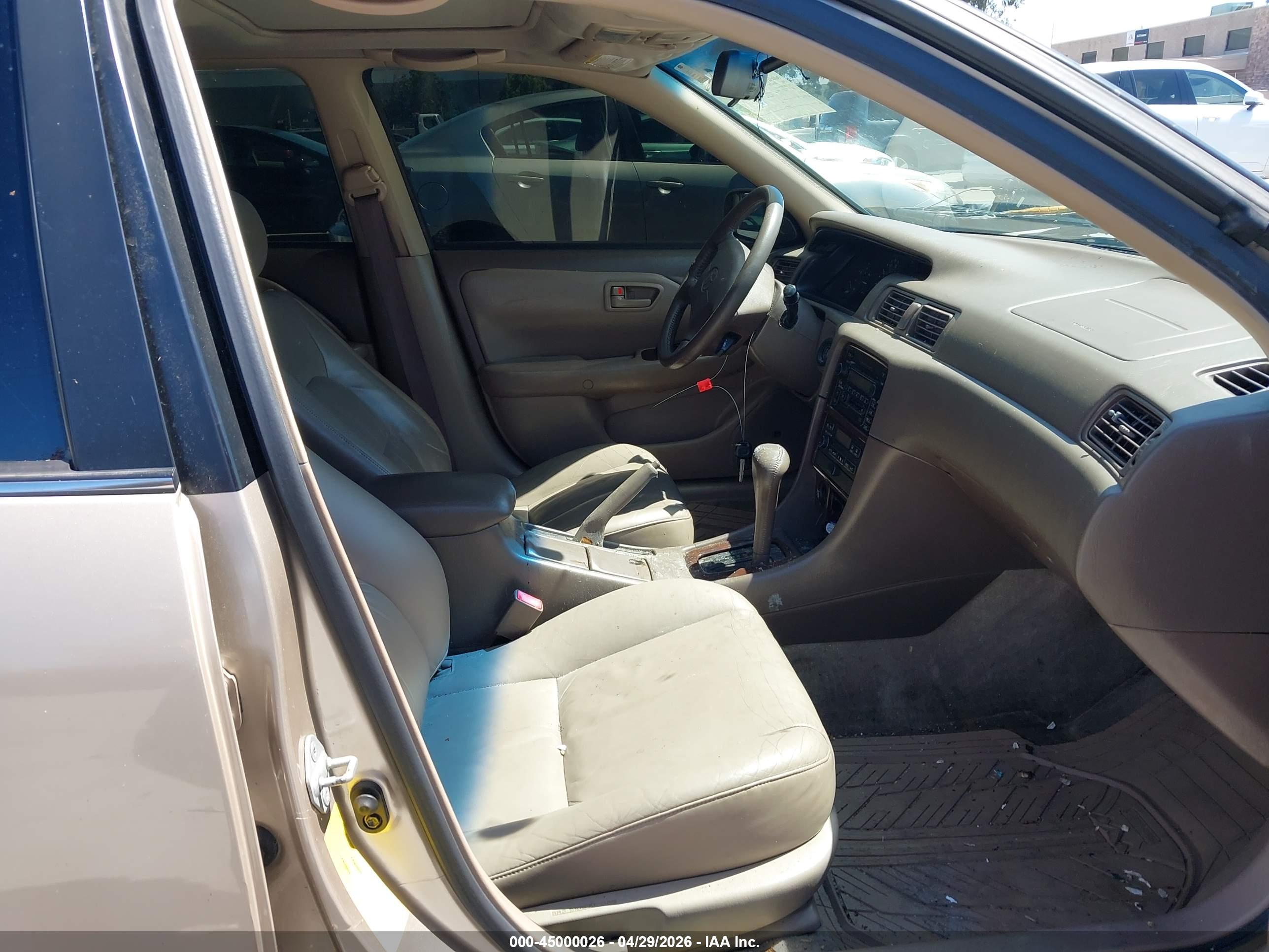 TOYOTA CAMRY image 5