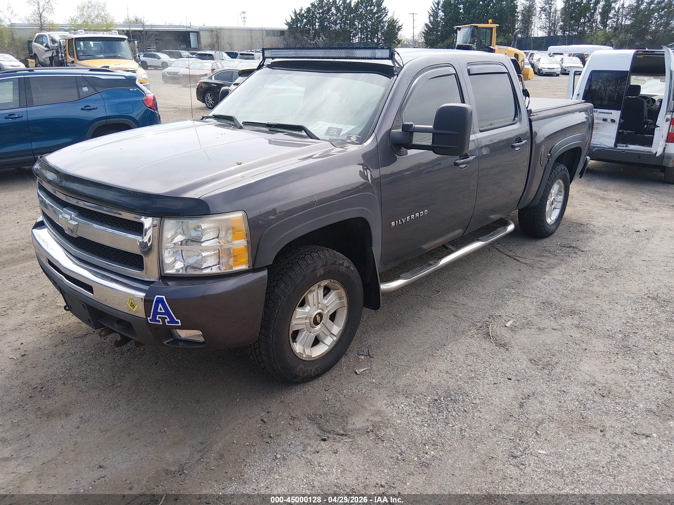 CHEVROLET SILVERADO image 2