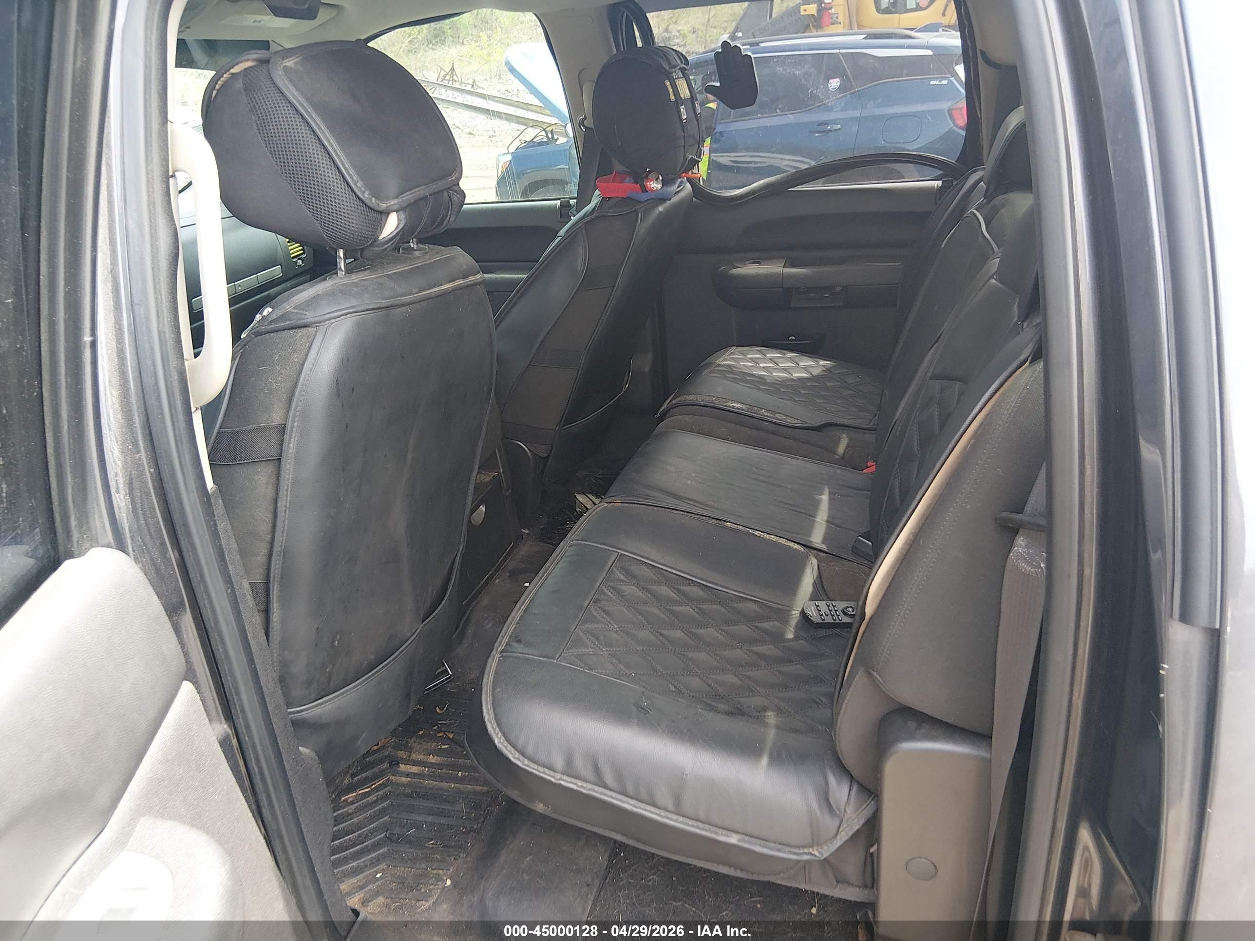 CHEVROLET SILVERADO image 8
