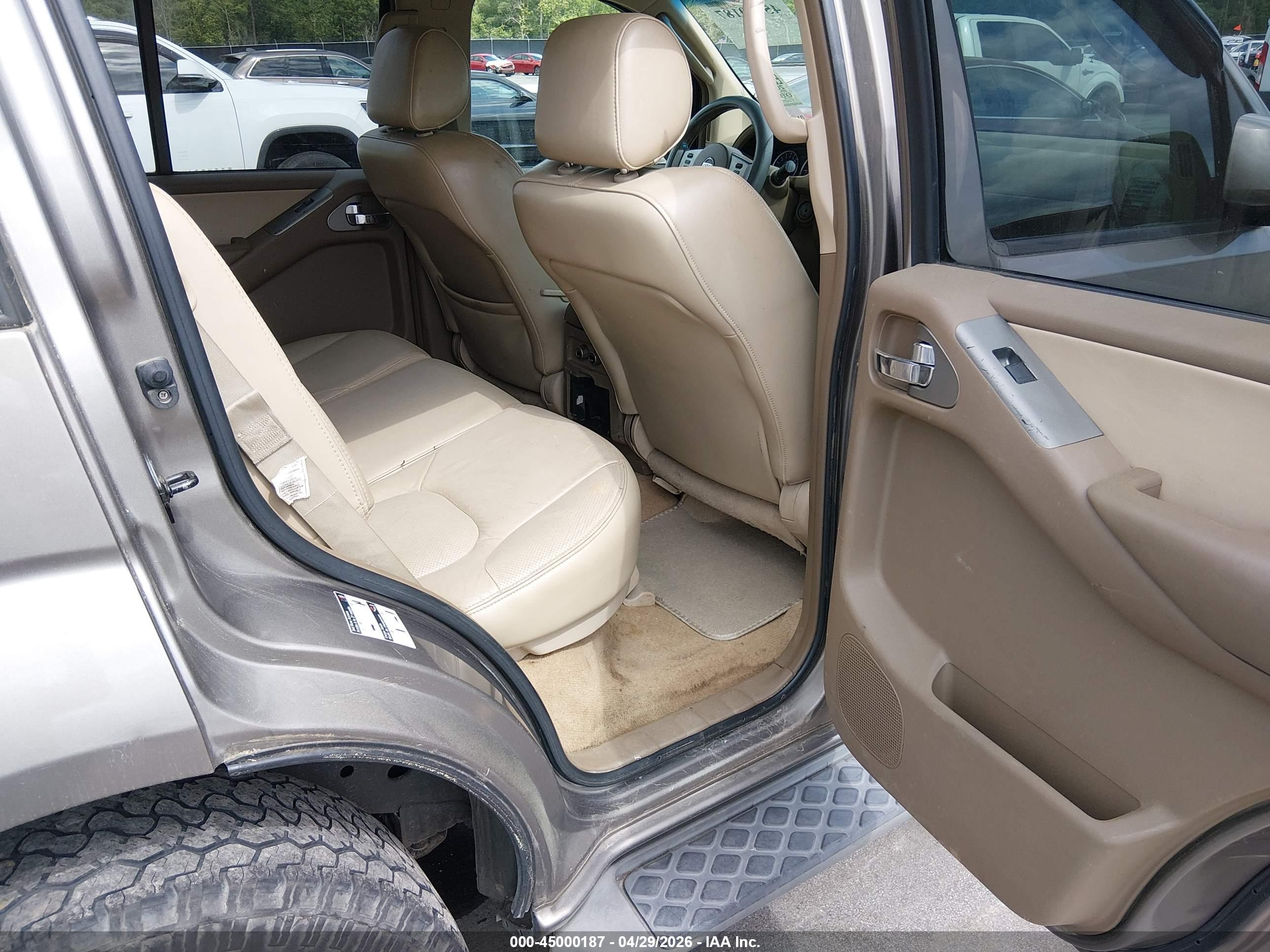 NISSAN PATHFINDER image 8