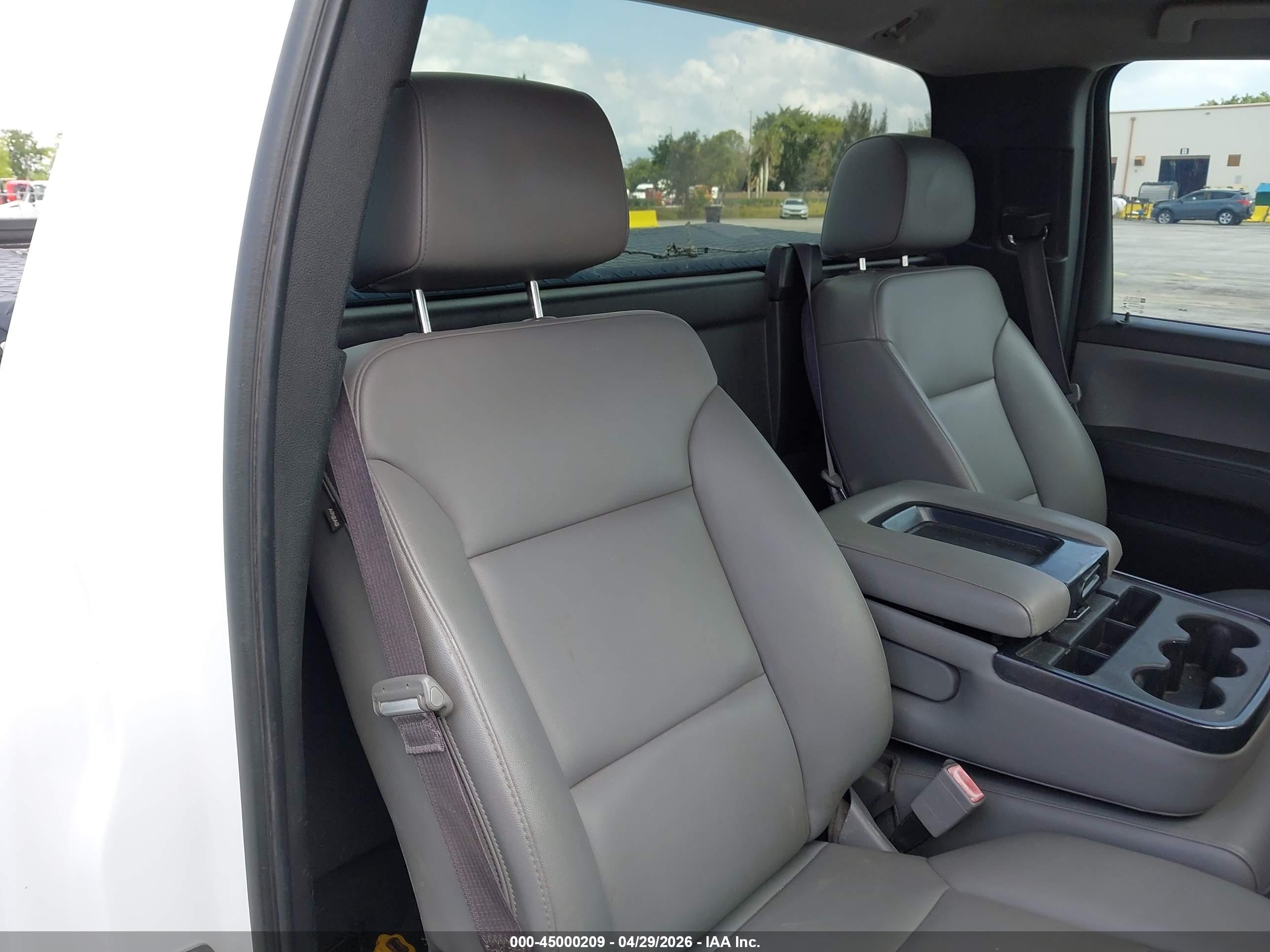 CHEVROLET SILVERADO image 8