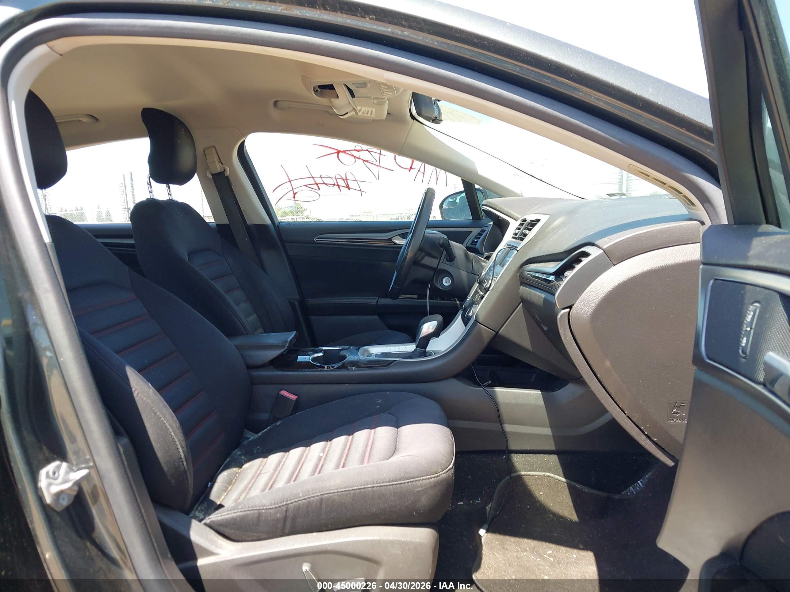 FORD FUSION image 5
