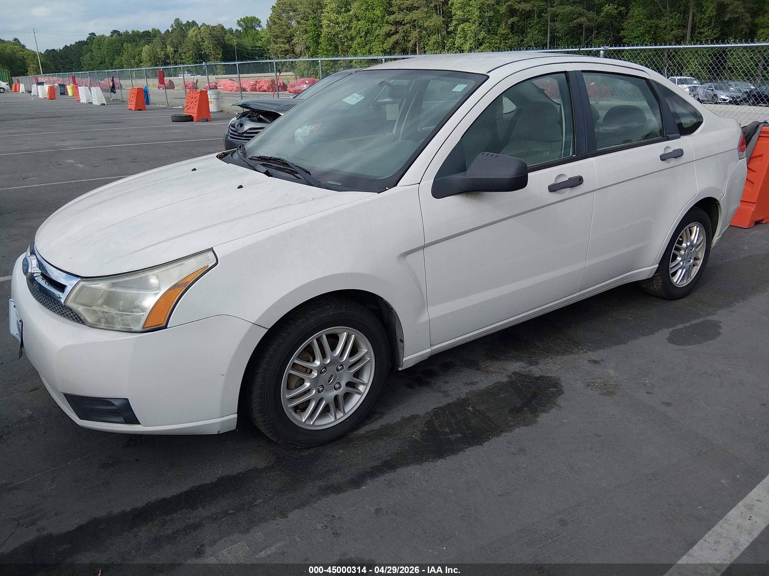 FORD FOCUS image 2
