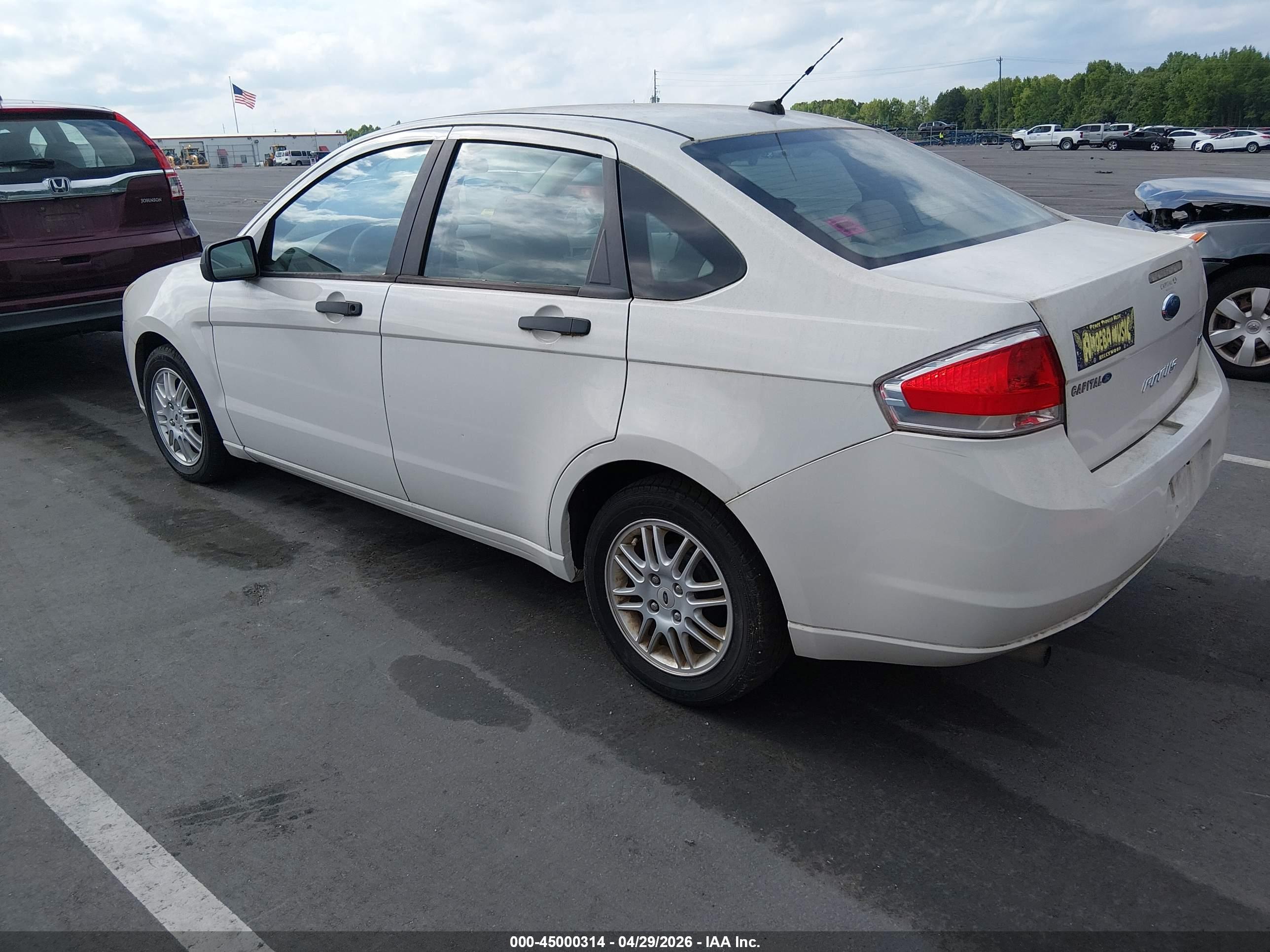 FORD FOCUS image 3