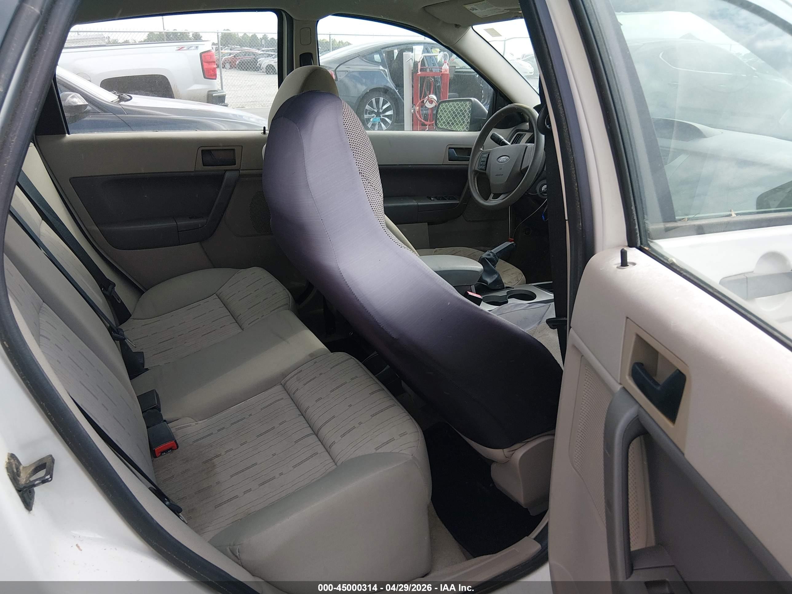 FORD FOCUS image 8