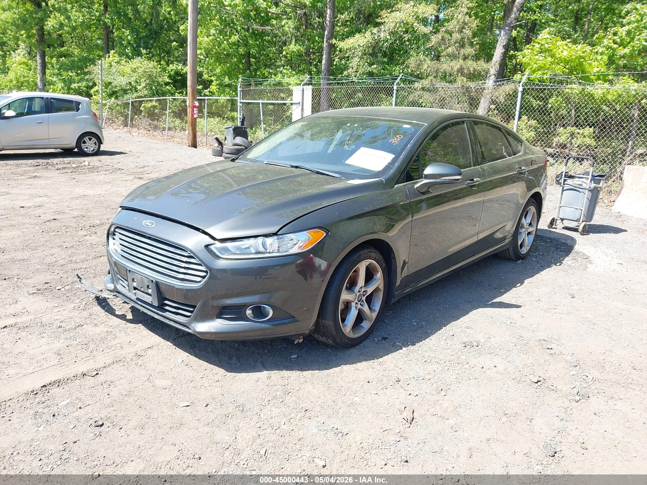 FORD FUSION image 2