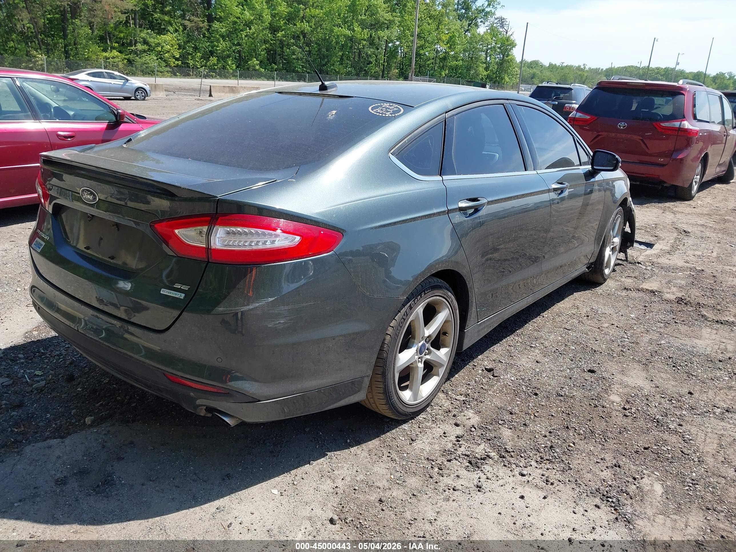 FORD FUSION image 4