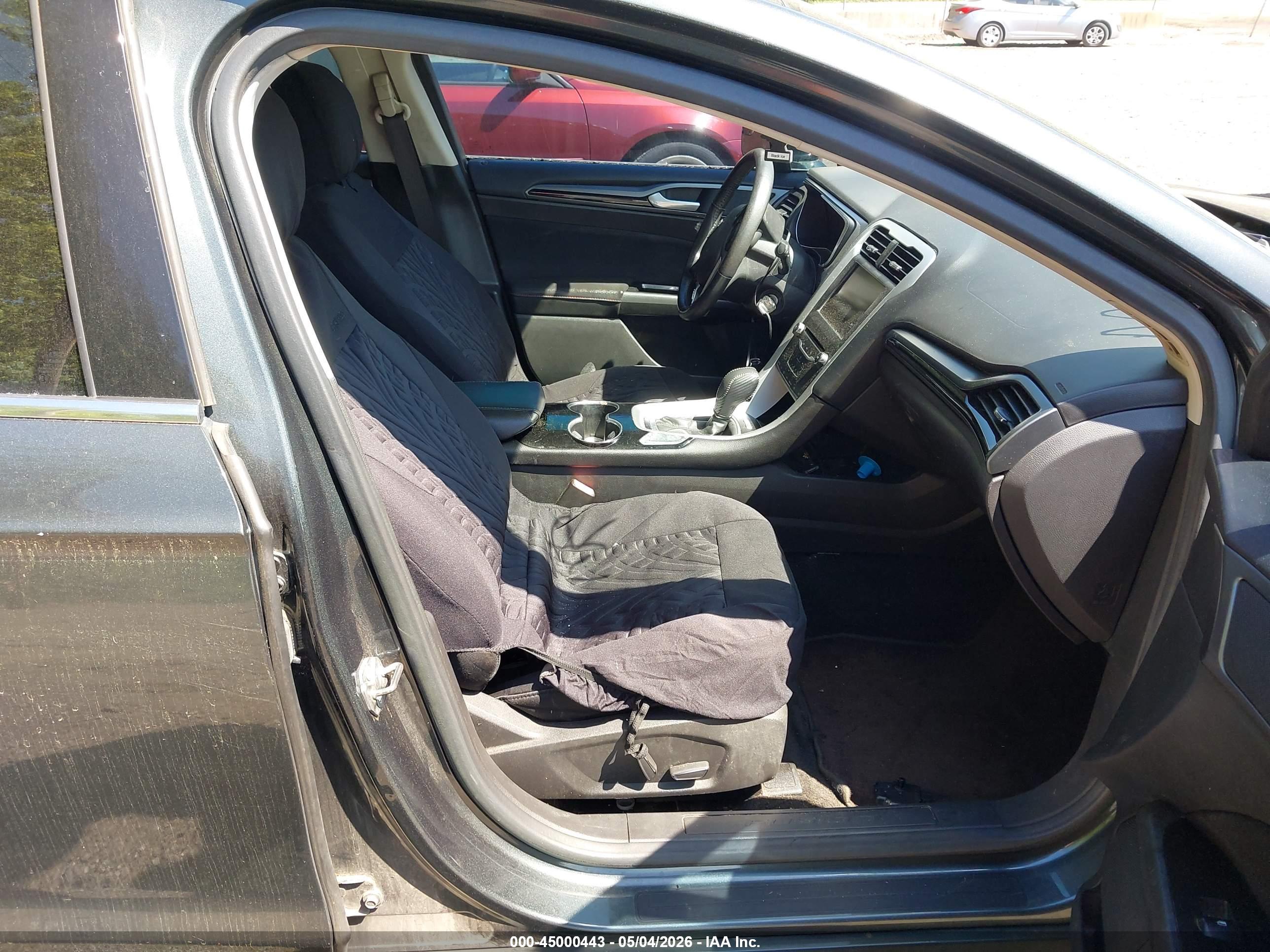 FORD FUSION image 5