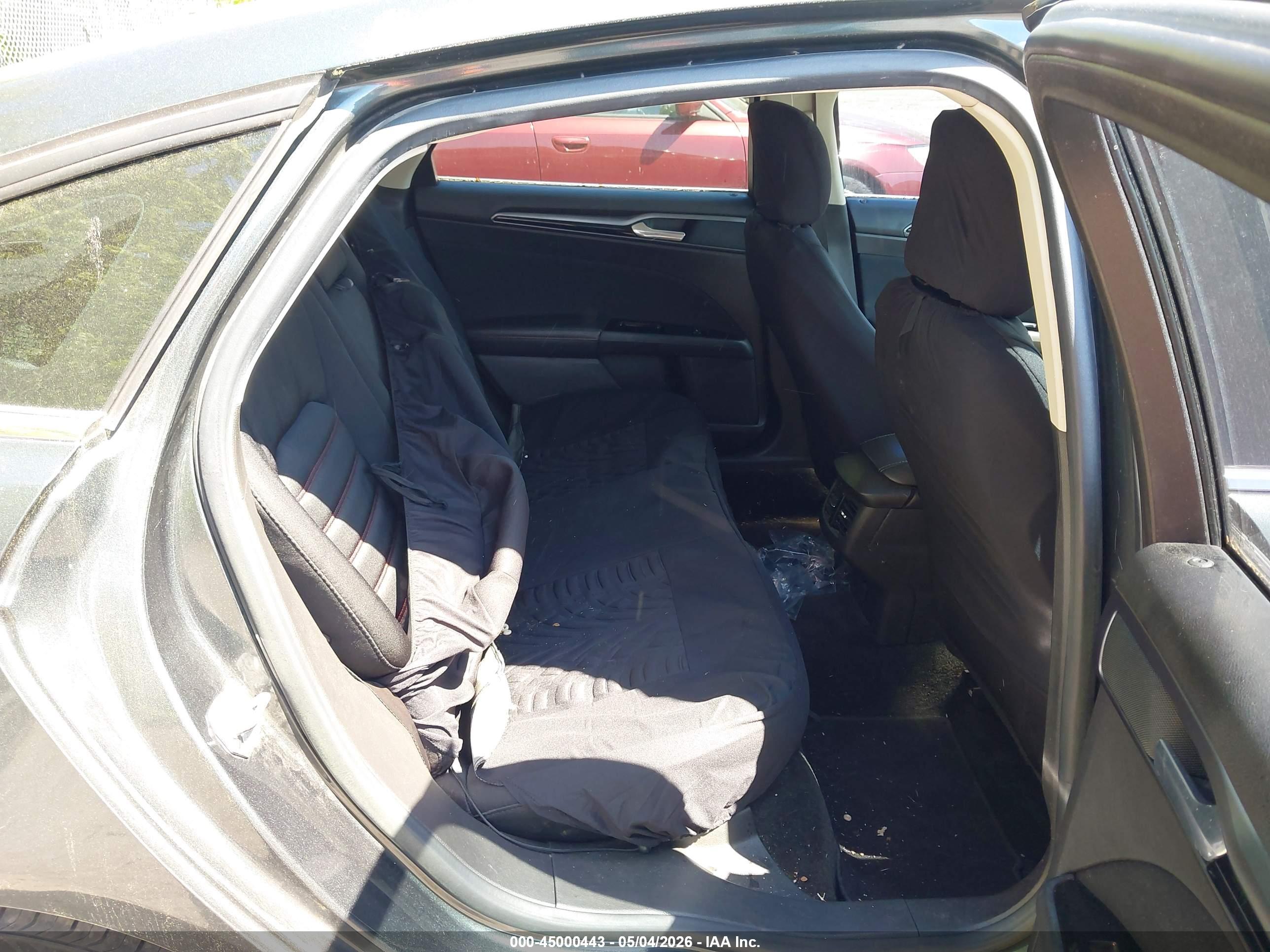 FORD FUSION image 8