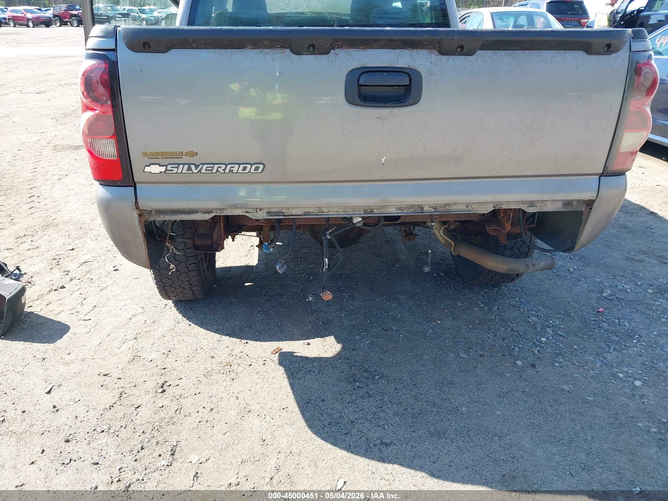 CHEVROLET SILVERADO image 6