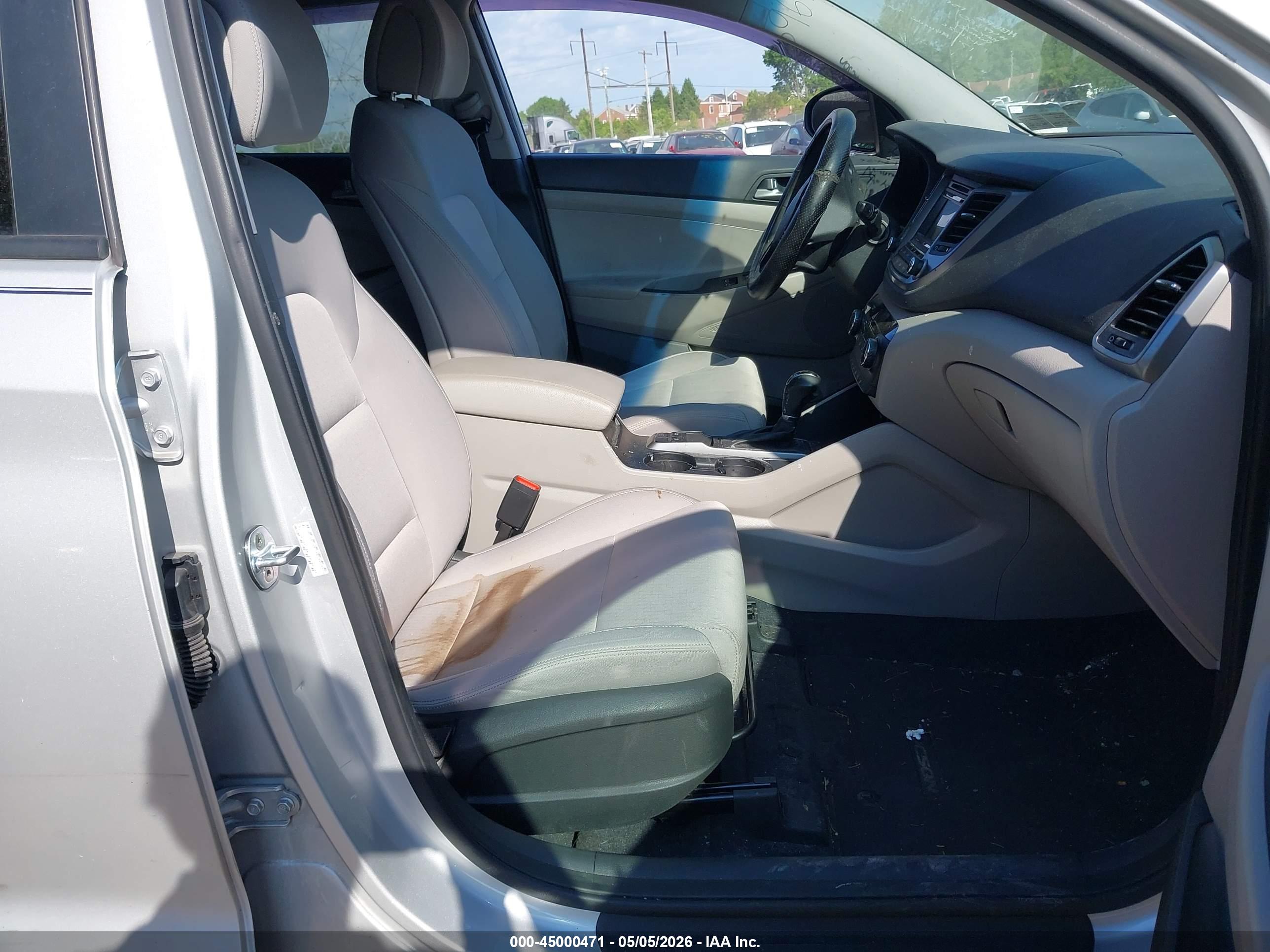 HYUNDAI TUCSON image 5