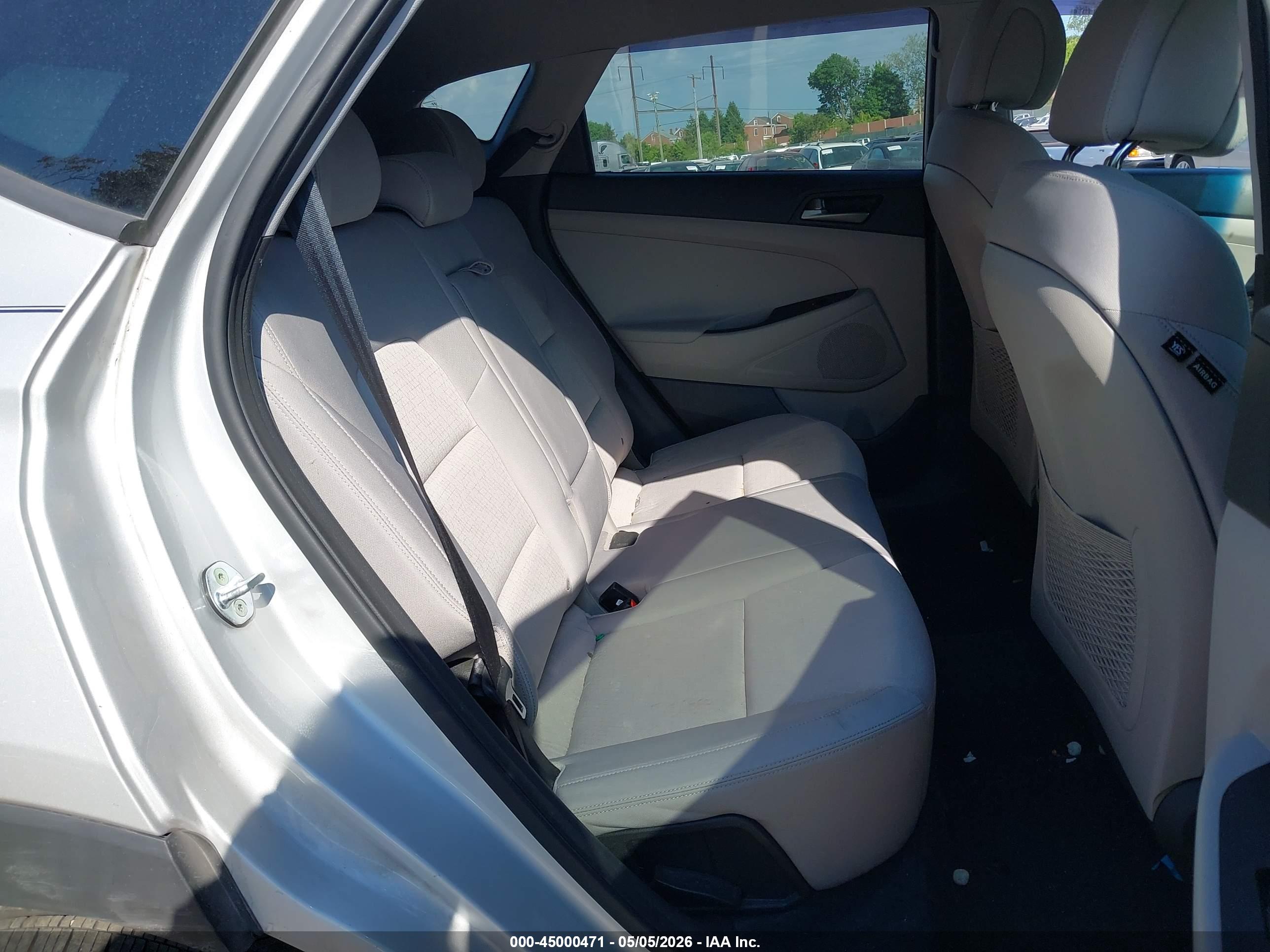 HYUNDAI TUCSON image 8
