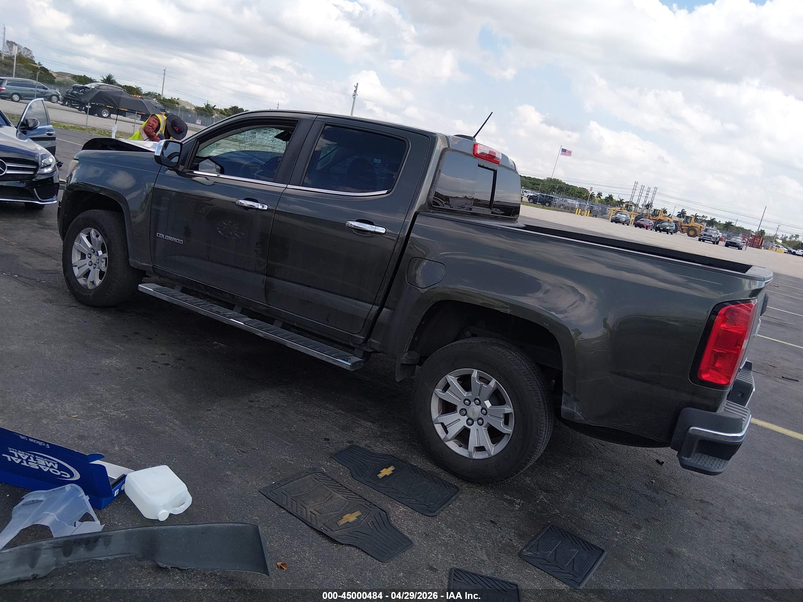 CHEVROLET COLORADO image 3