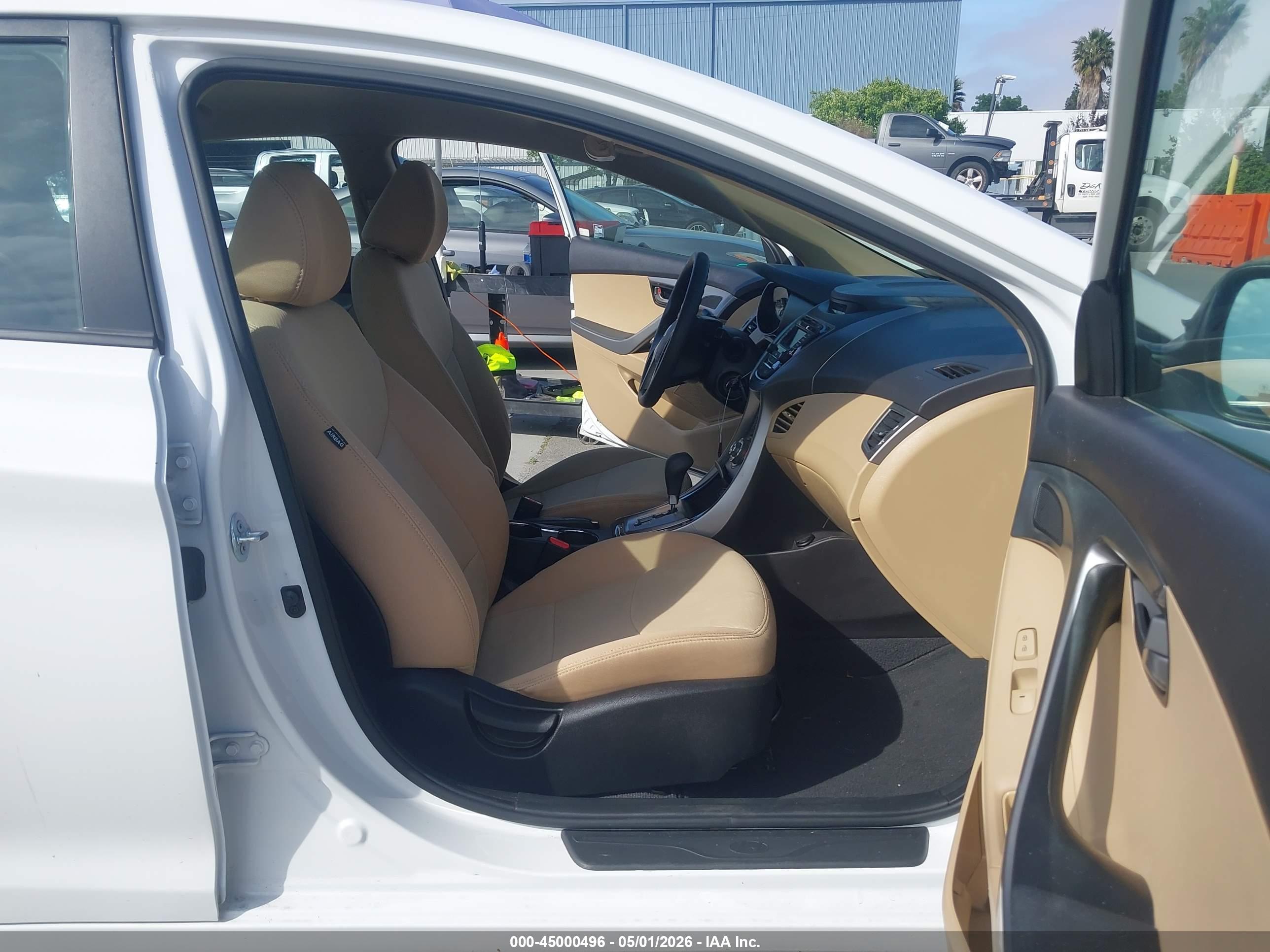 HYUNDAI ELANTRA image 5