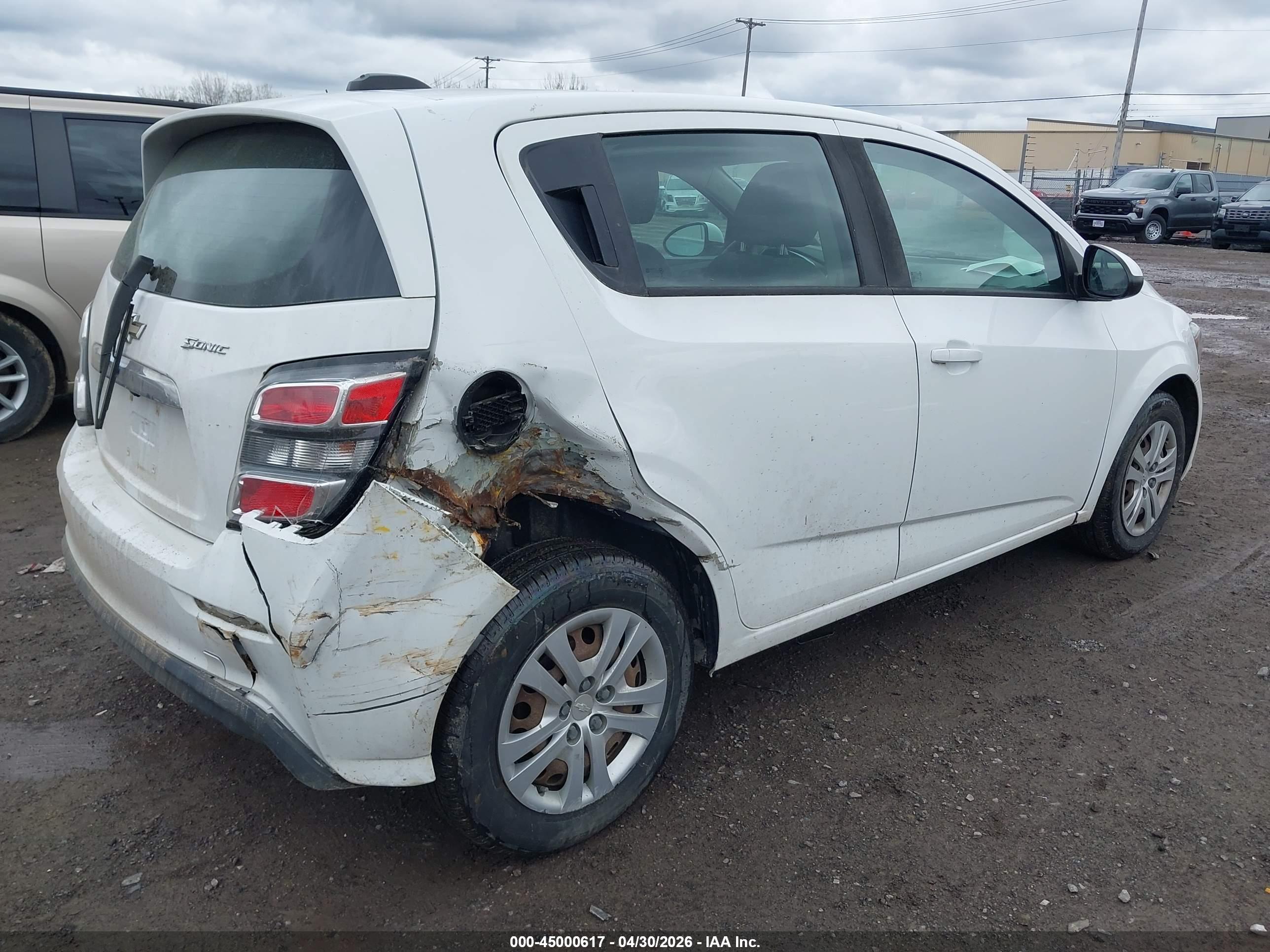 CHEVROLET SONIC image 4
