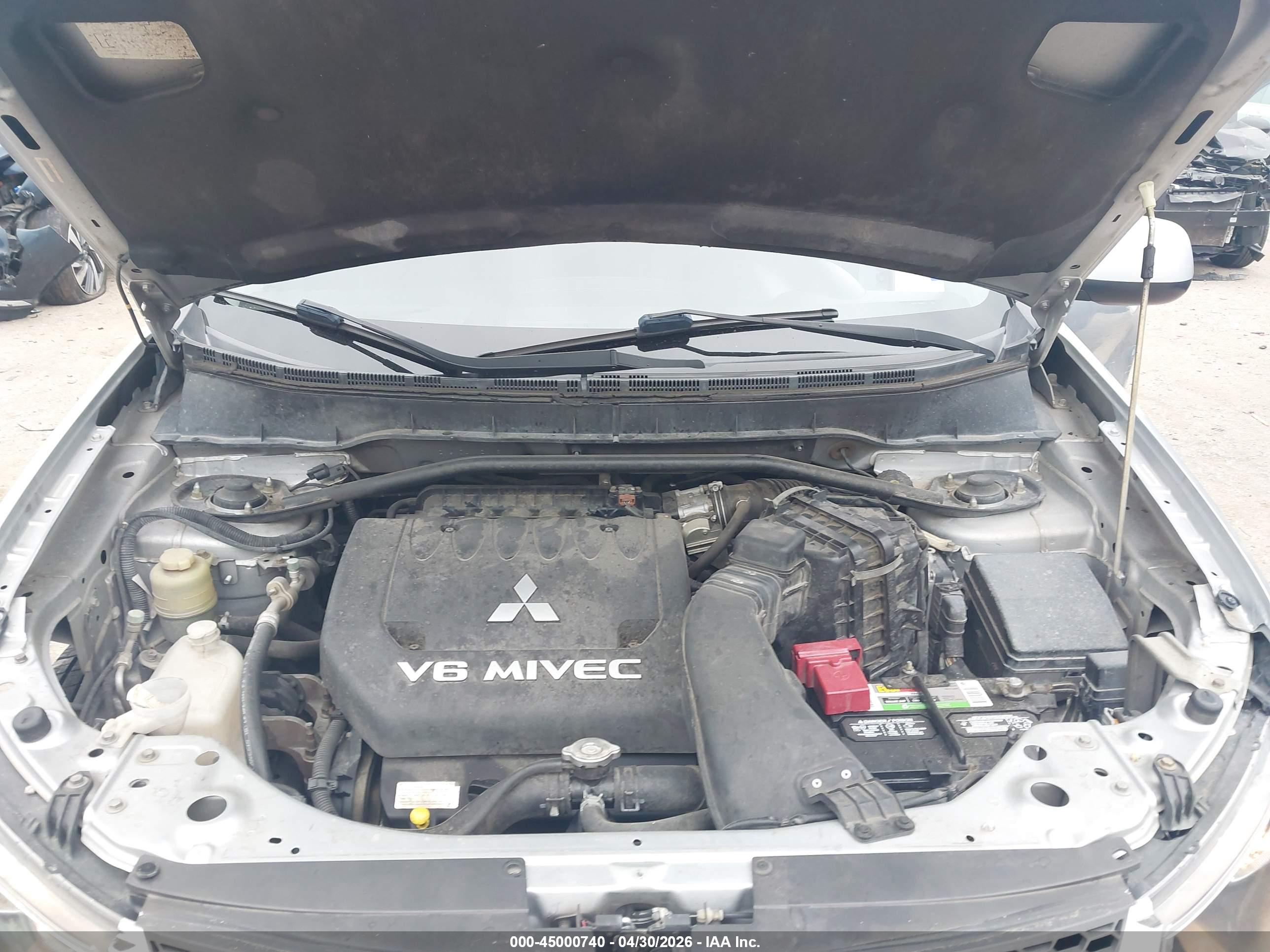 MITSUBISHI OUTLANDER image 10