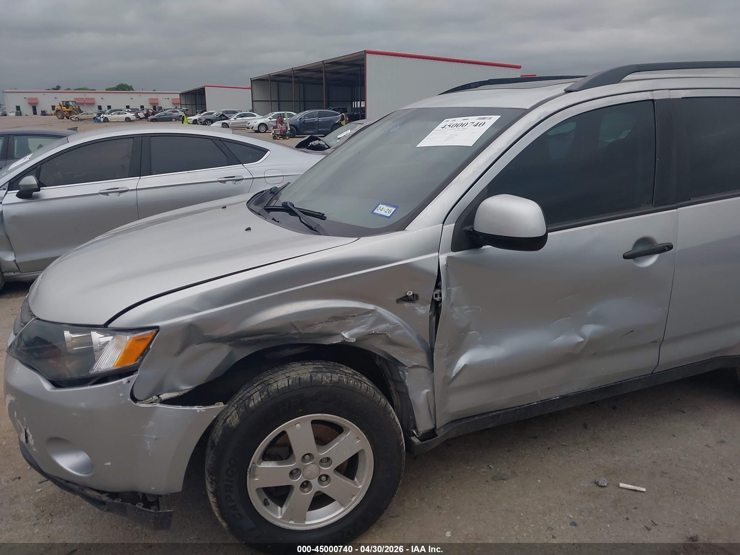 MITSUBISHI OUTLANDER image 6