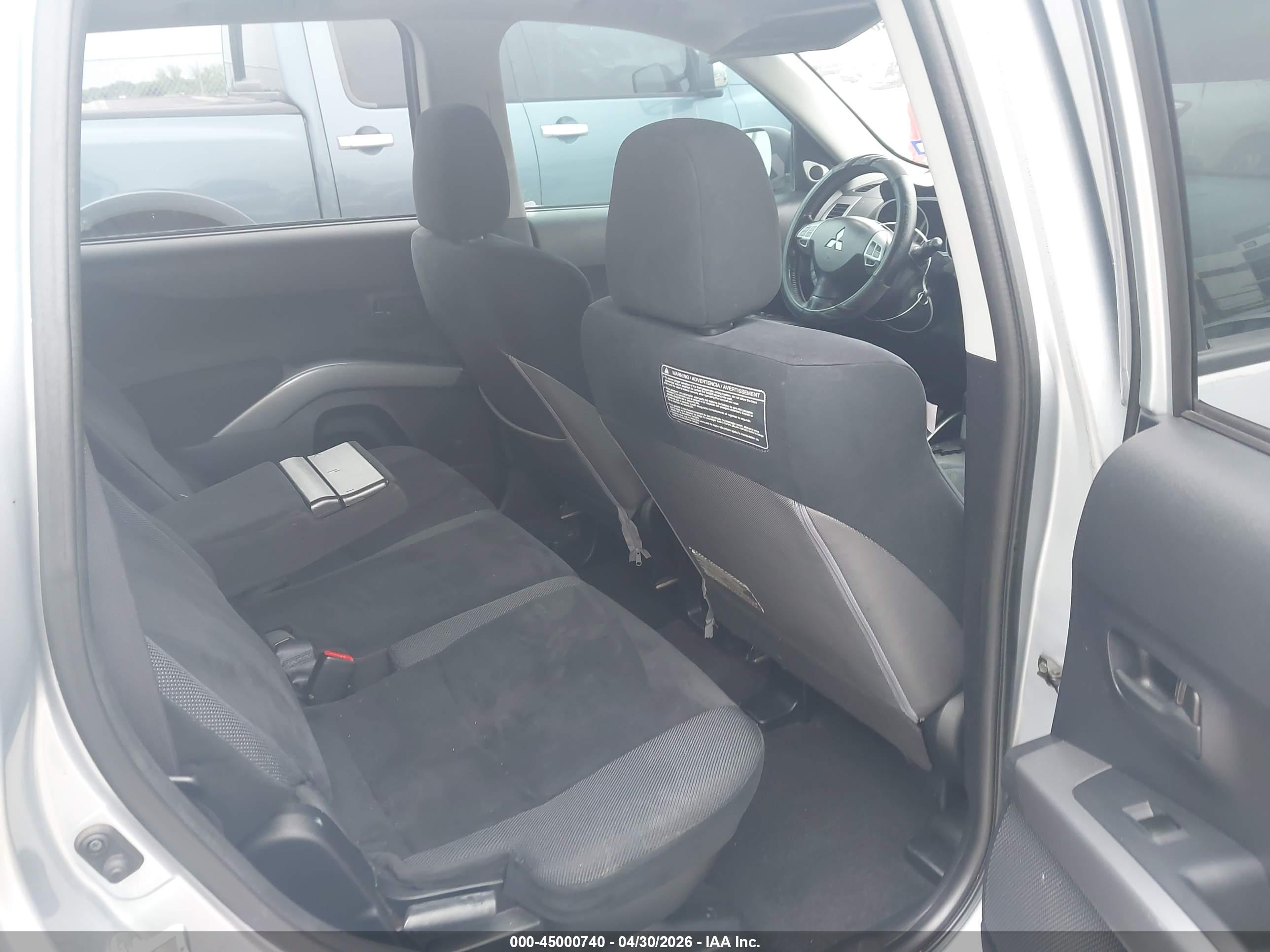 MITSUBISHI OUTLANDER image 8