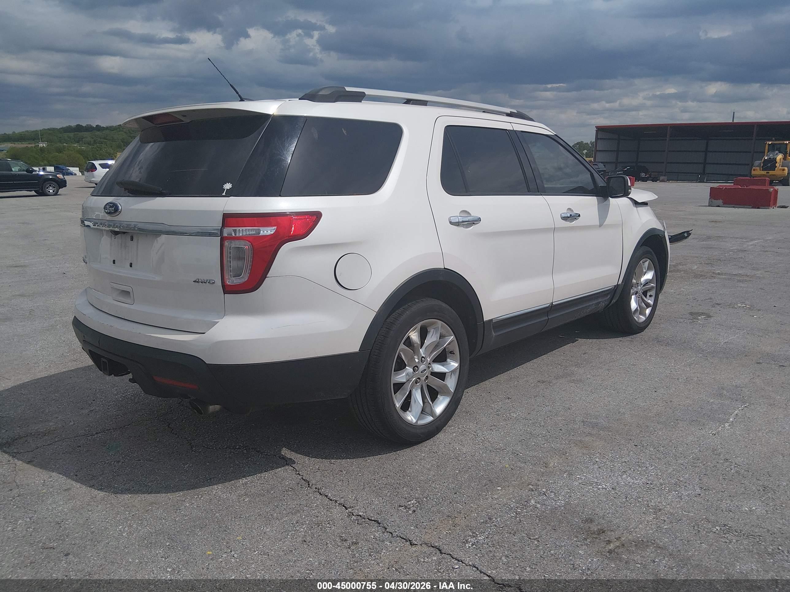 FORD EXPLORER image 4