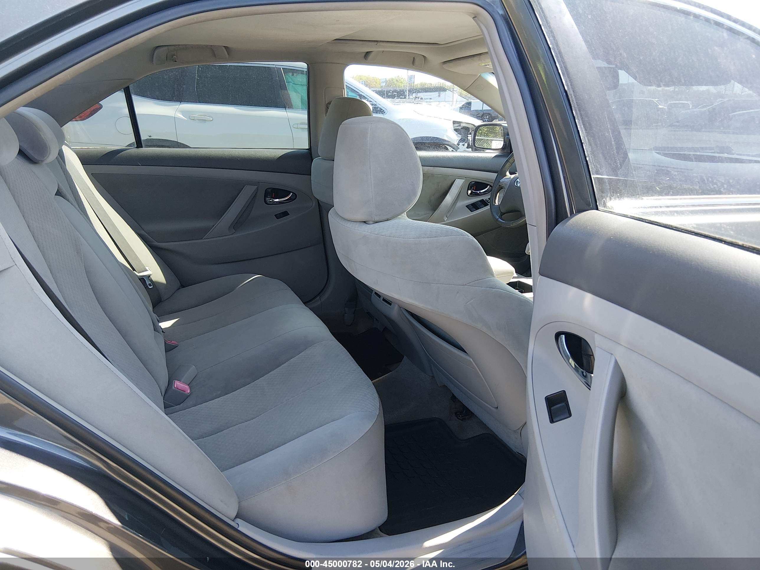 TOYOTA CAMRY image 8