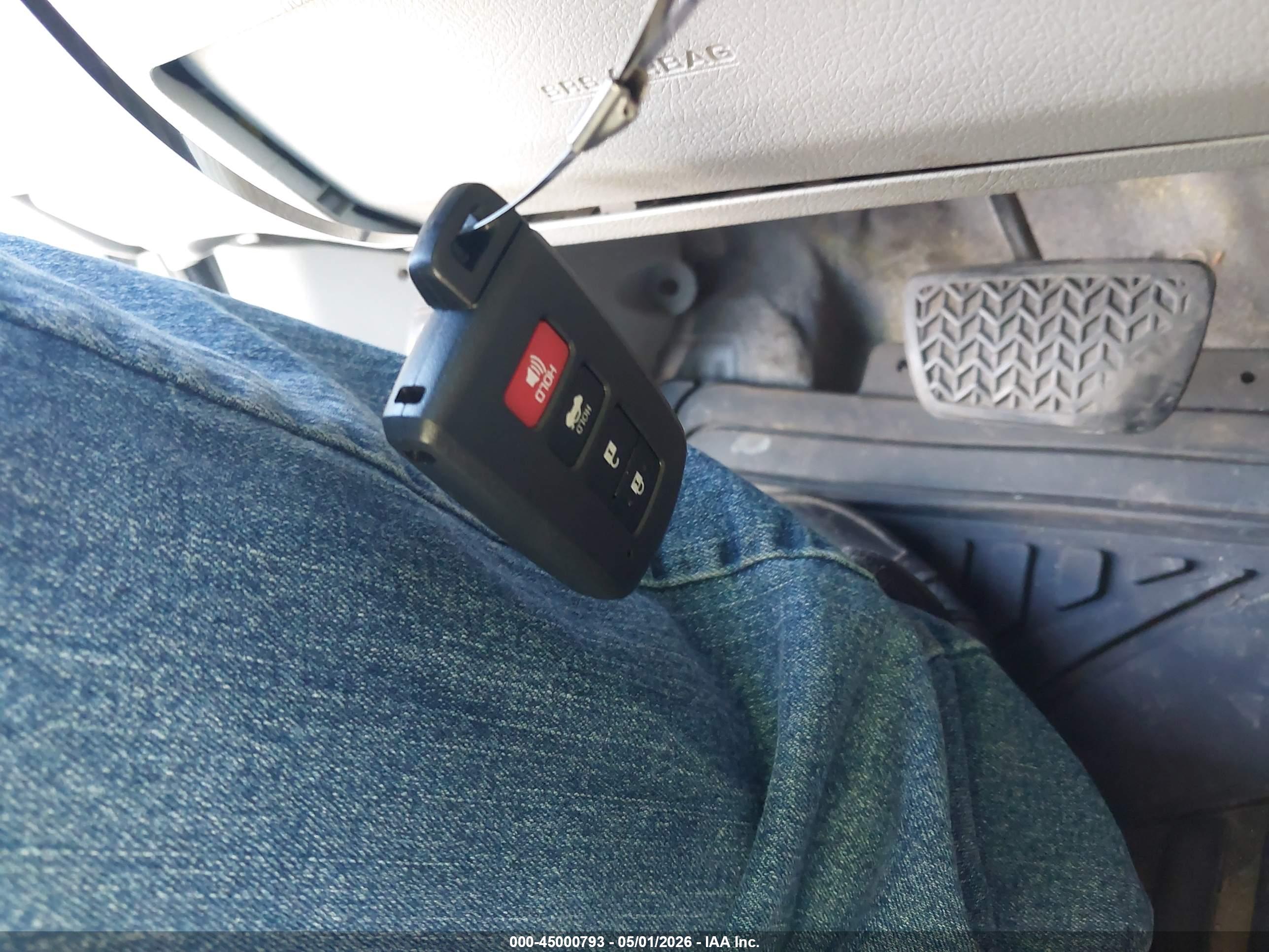 TOYOTA CAMRY image 11