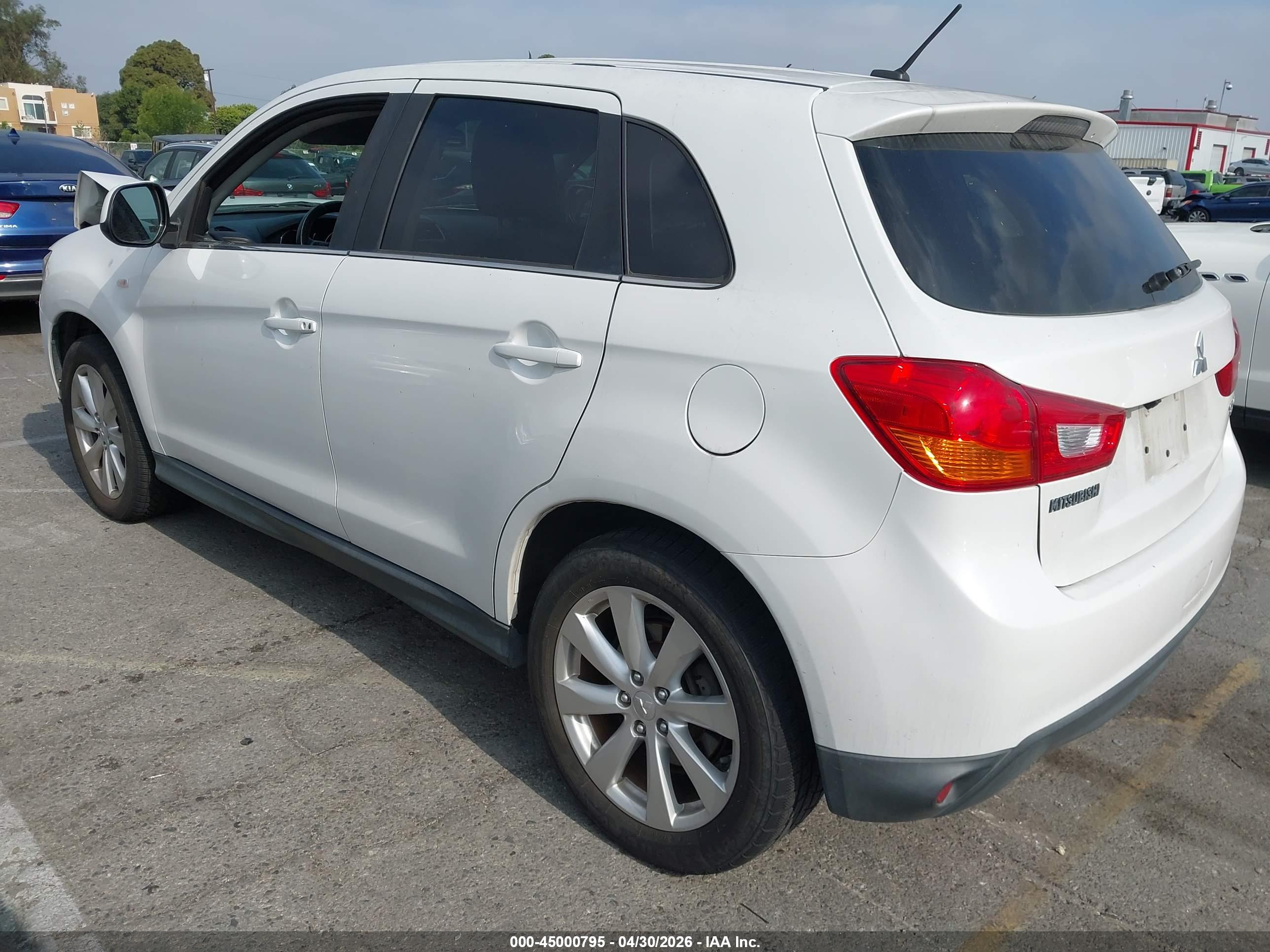 MITSUBISHI OUTLANDER image 3