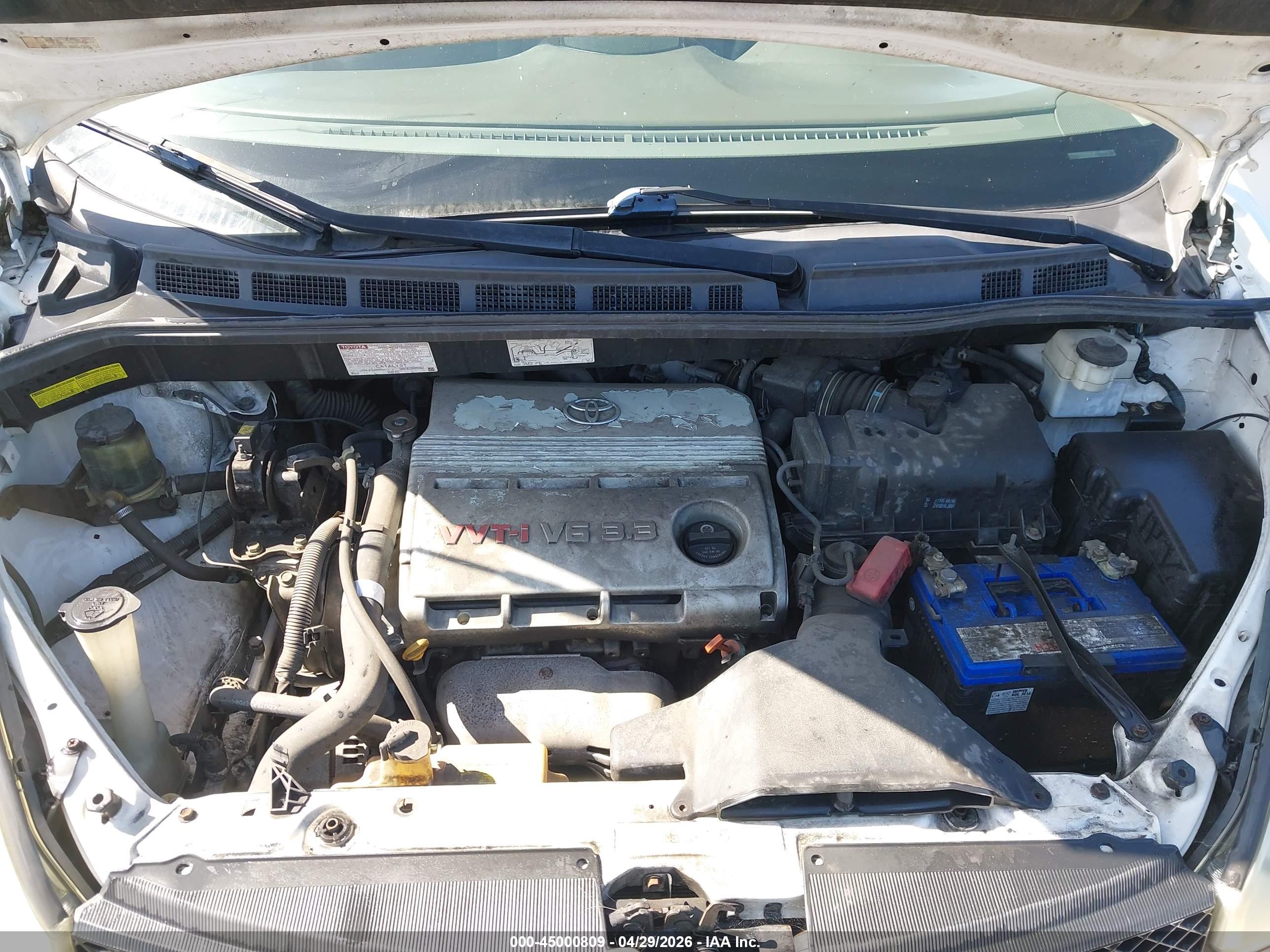 TOYOTA SIENNA image 10