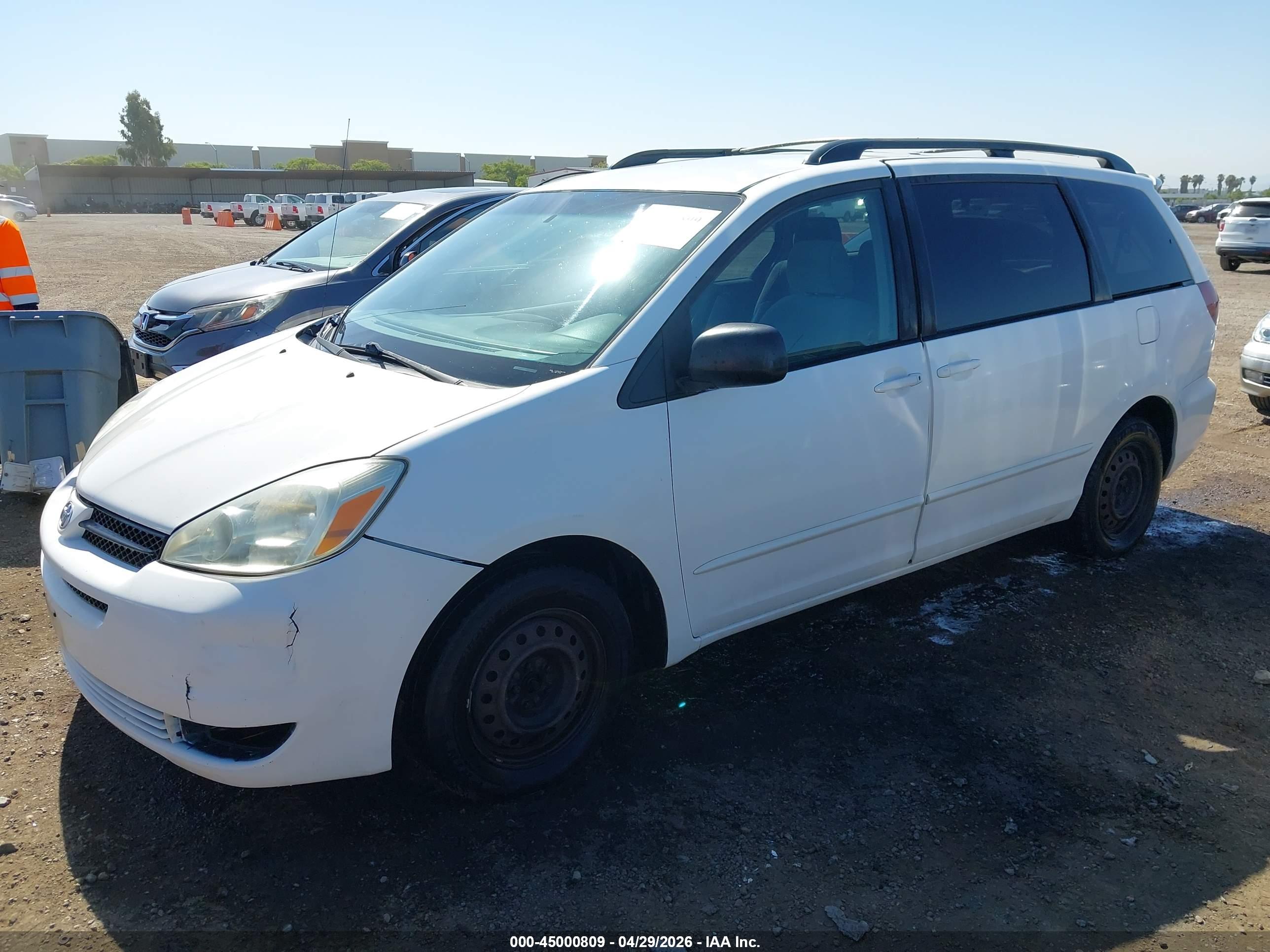 TOYOTA SIENNA image 2