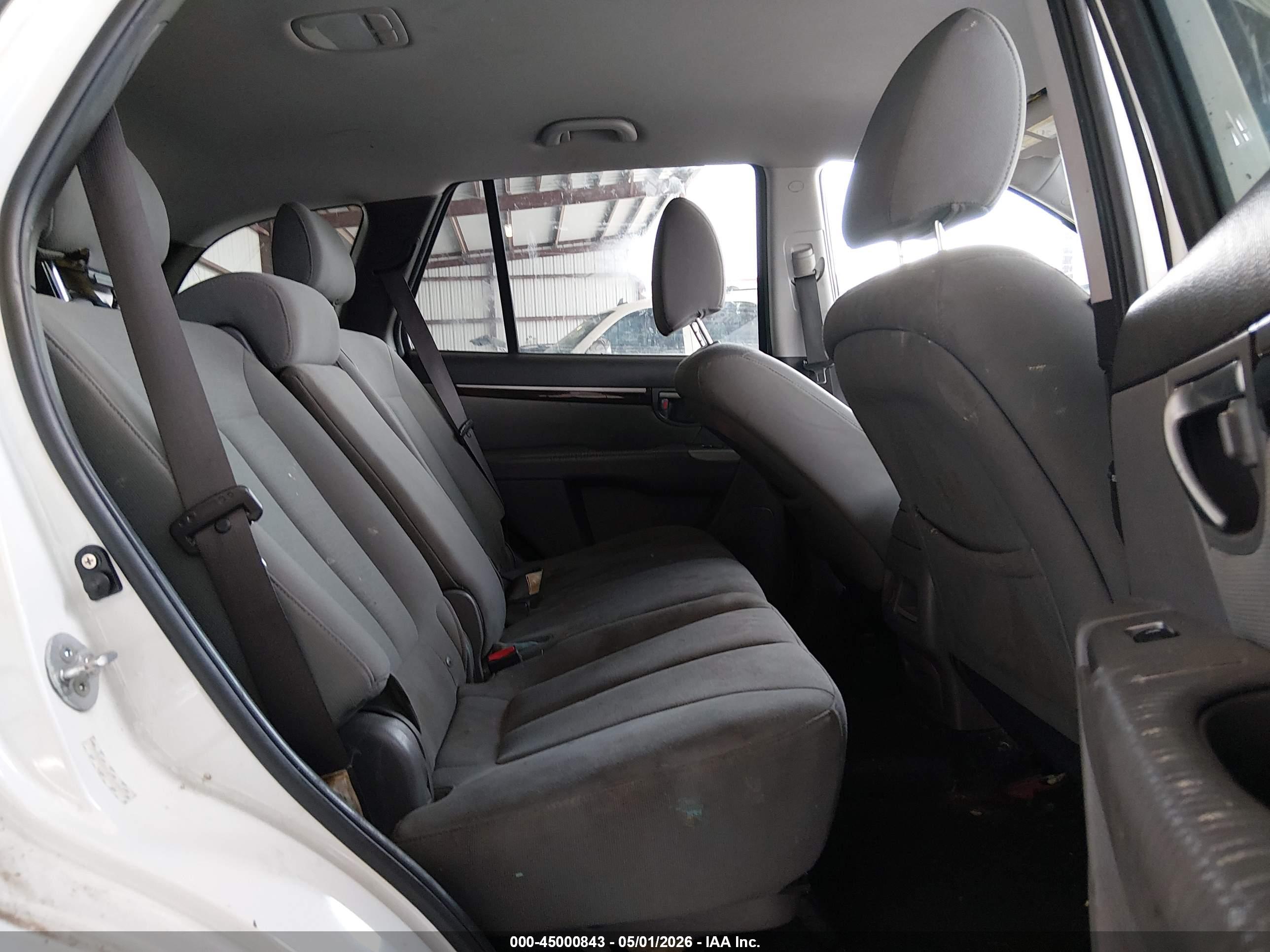 HYUNDAI SANTA image 8