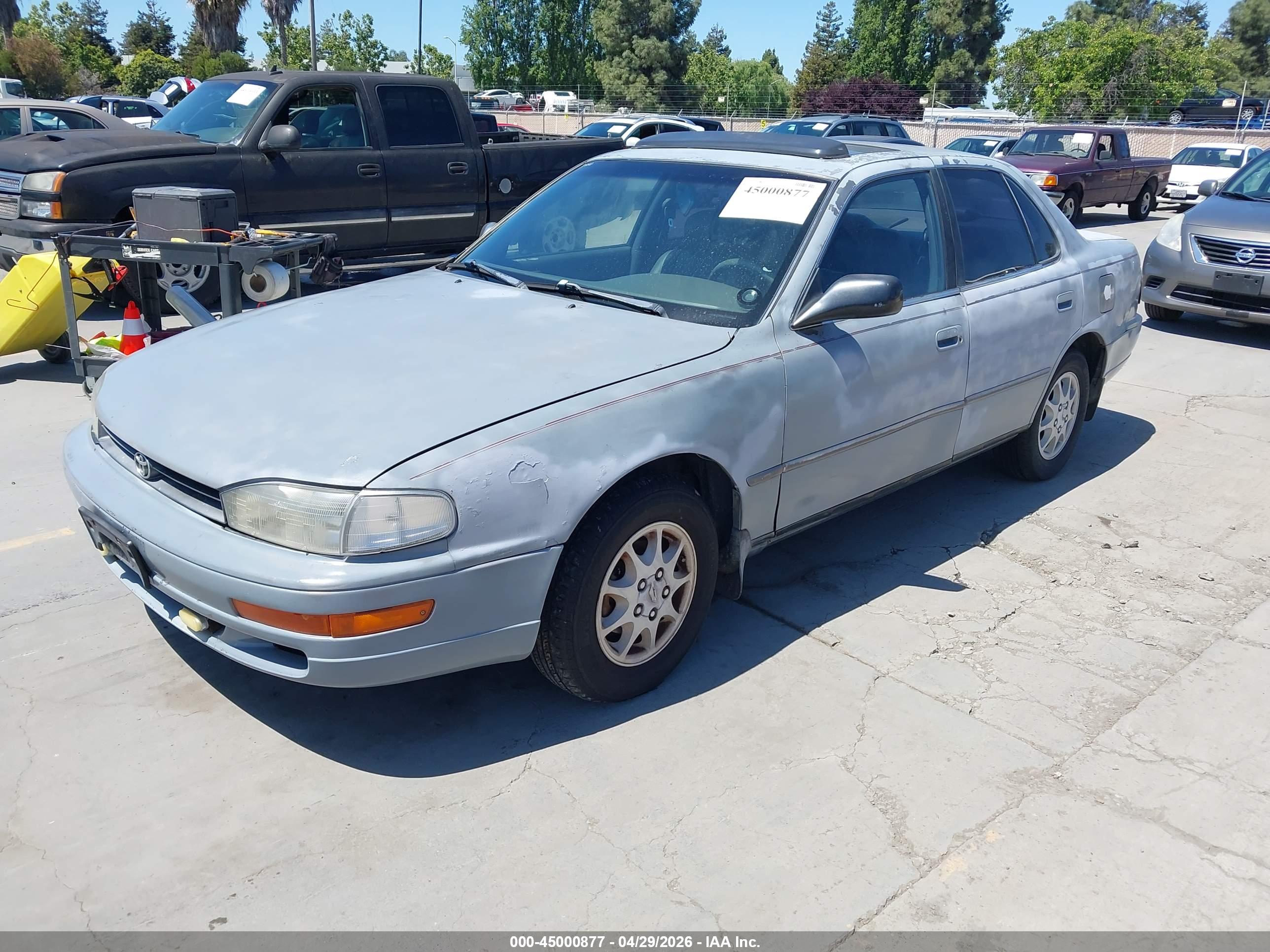 TOYOTA CAMRY image 2