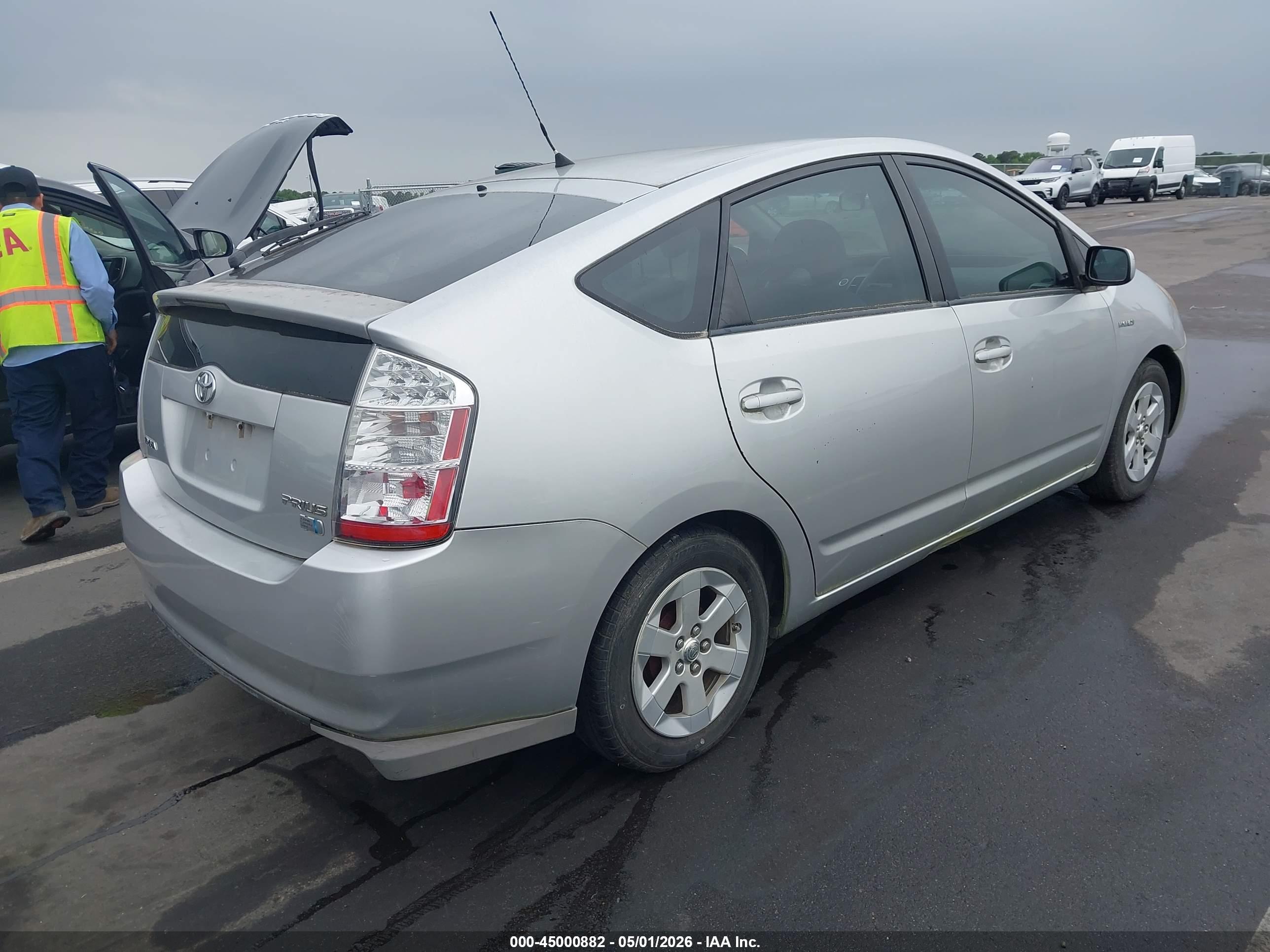 TOYOTA PRIUS image 4