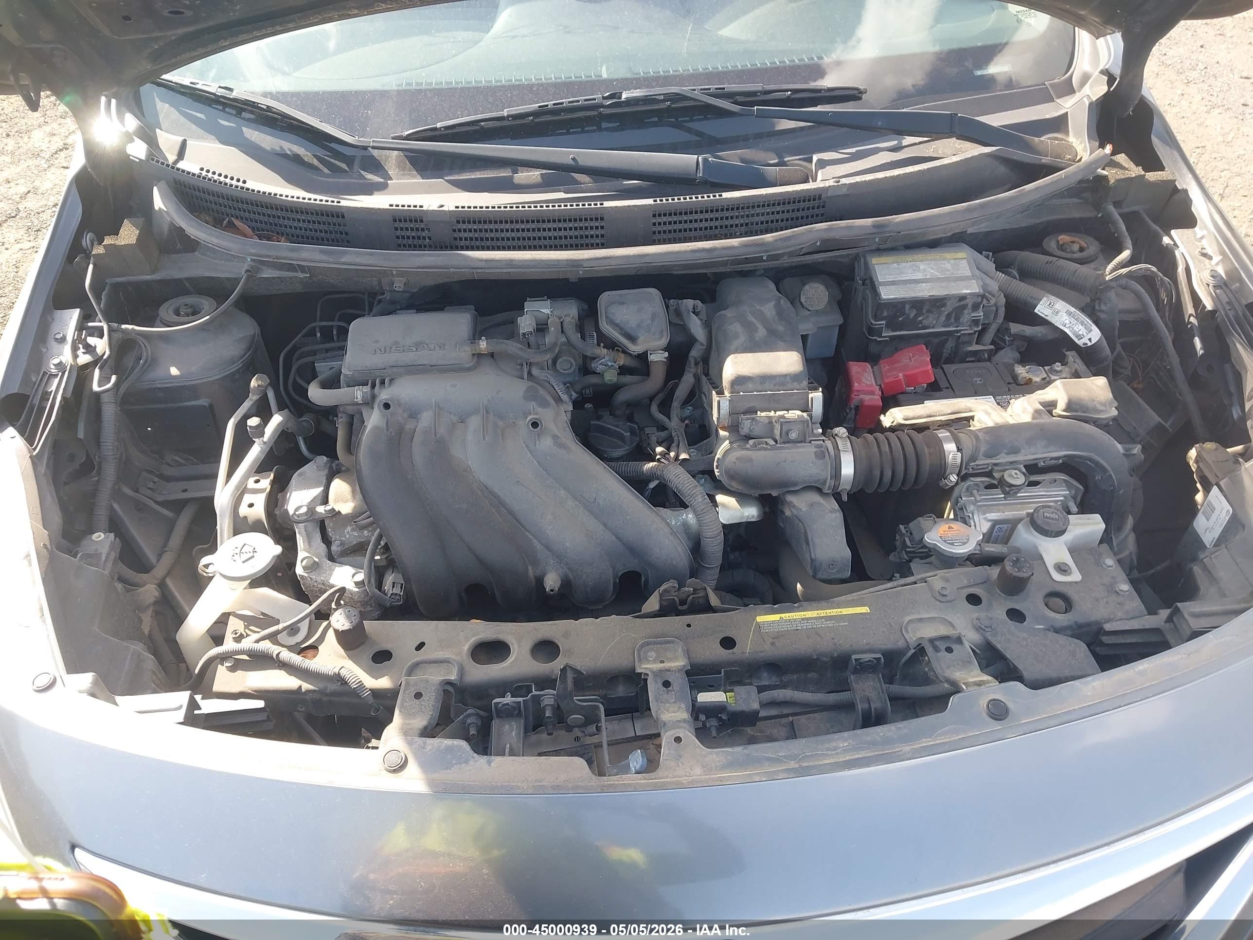 NISSAN VERSA image 10