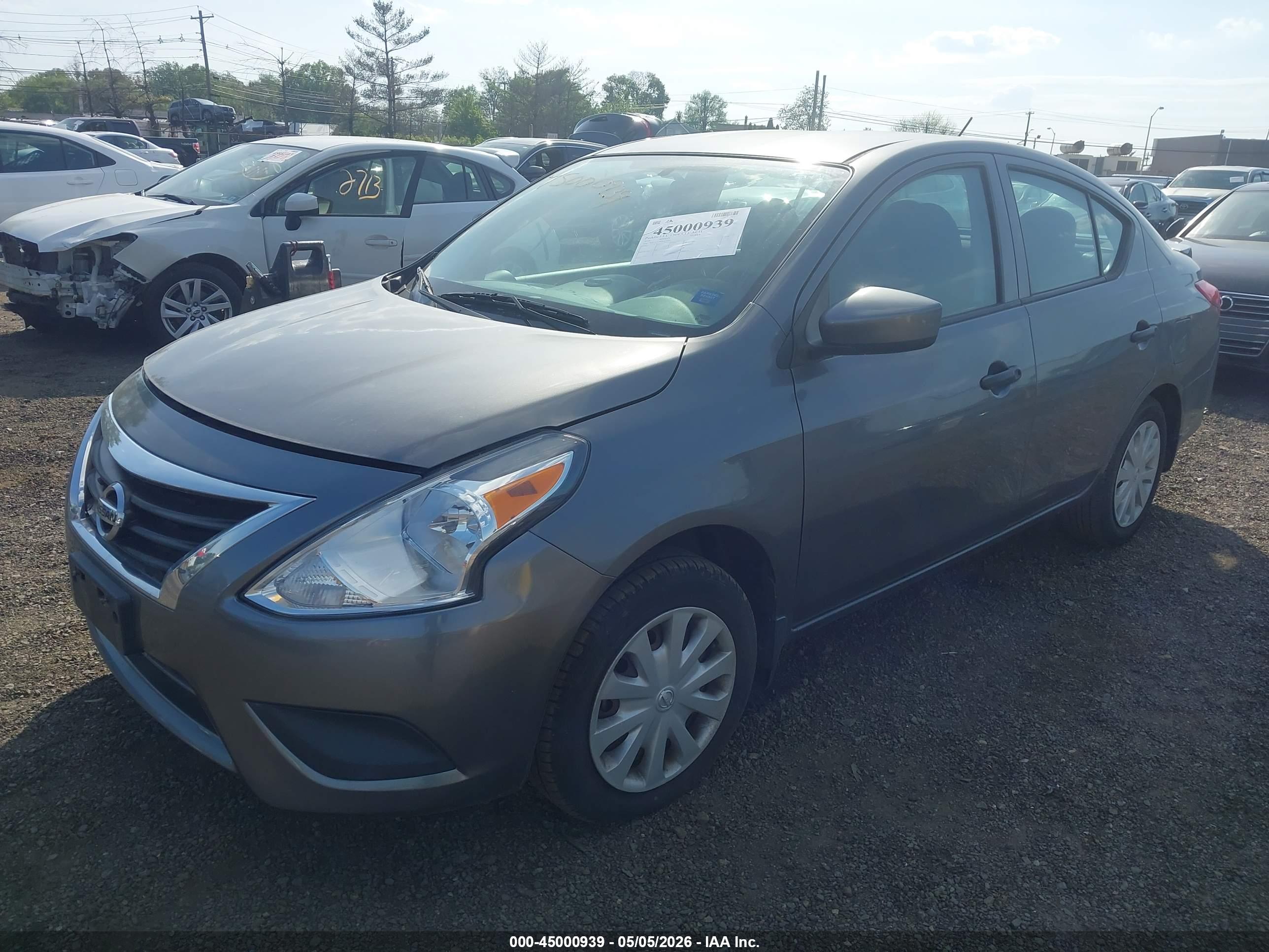 NISSAN VERSA image 2