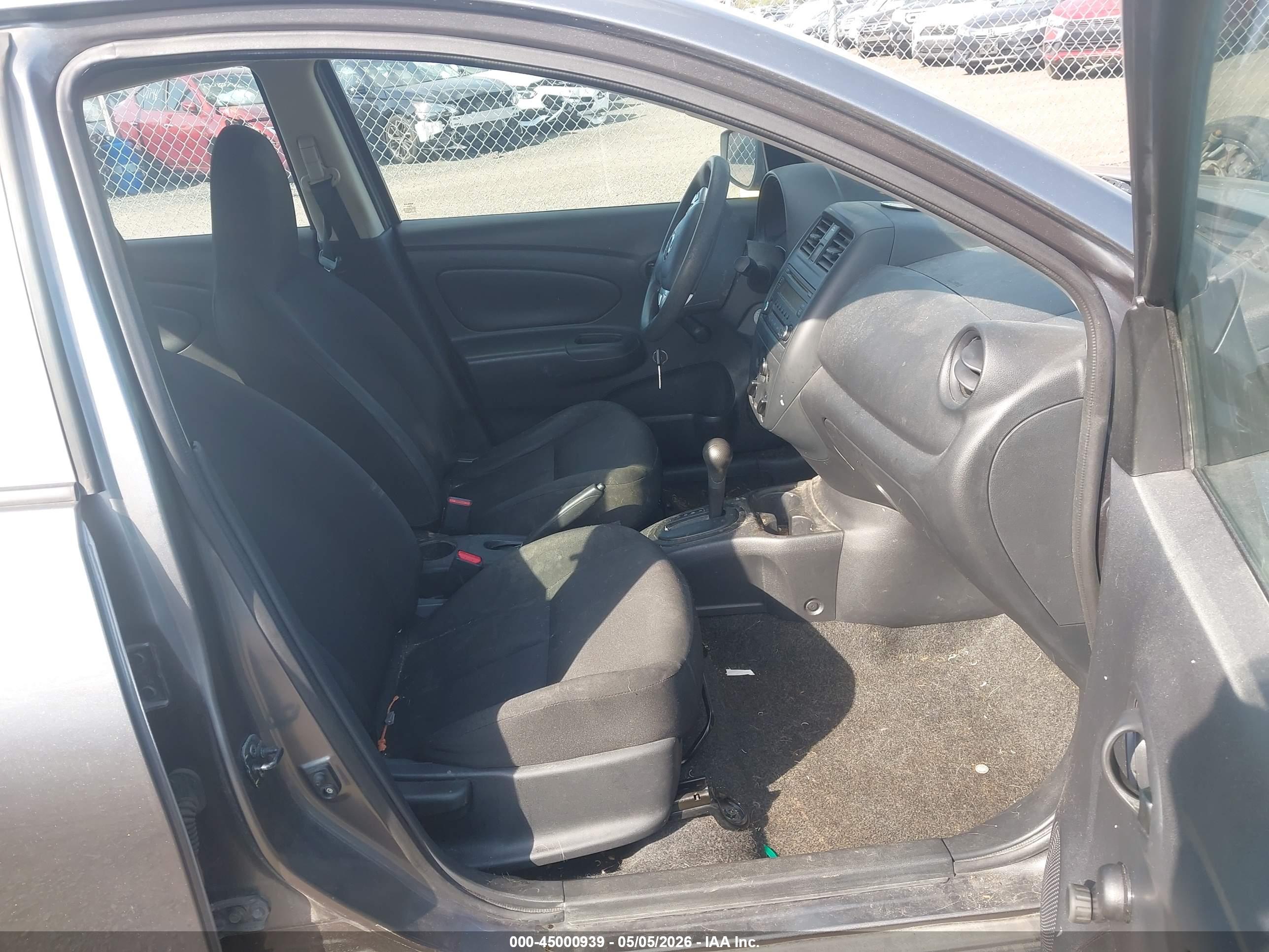 NISSAN VERSA image 5