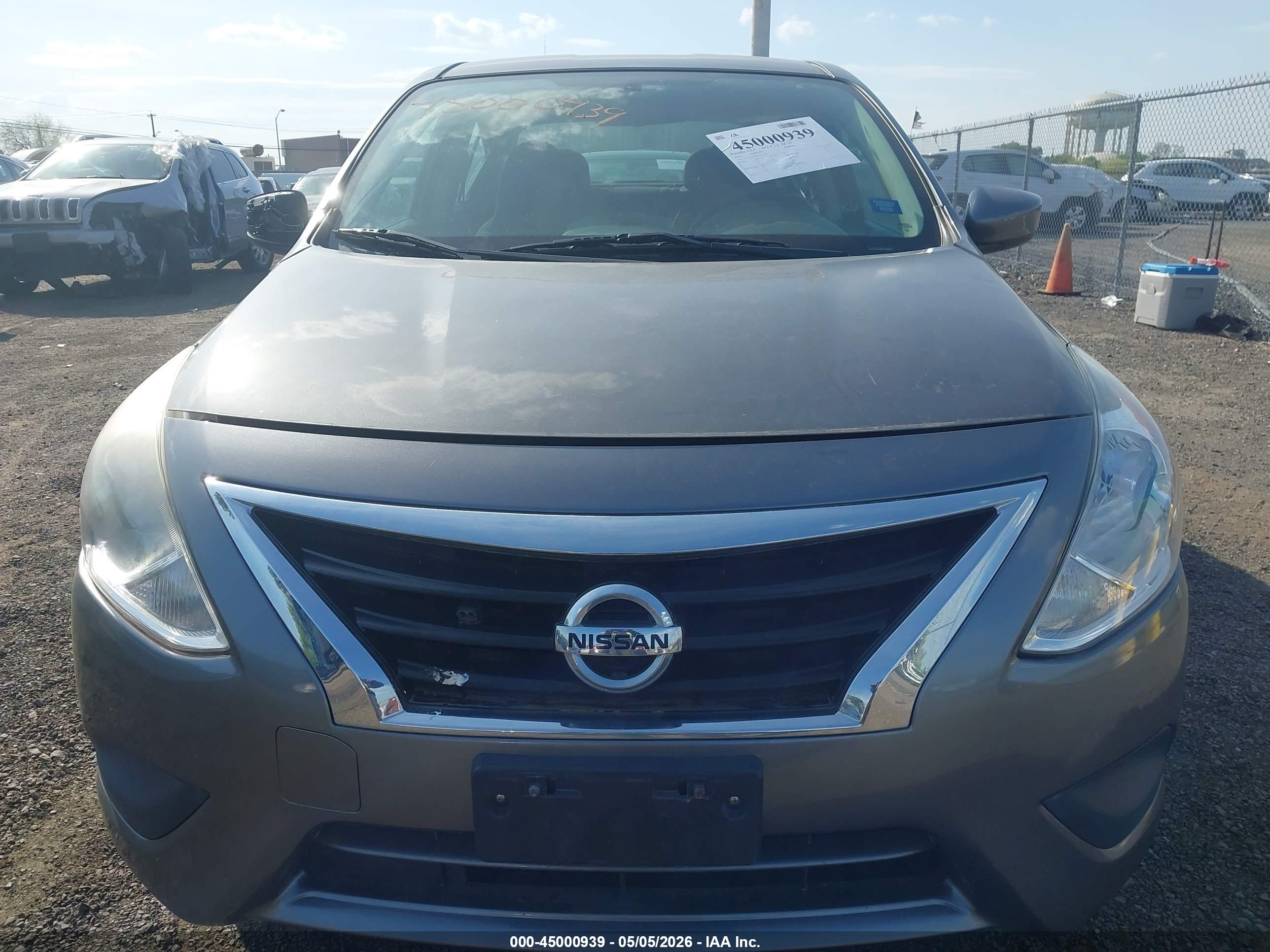 NISSAN VERSA image 6