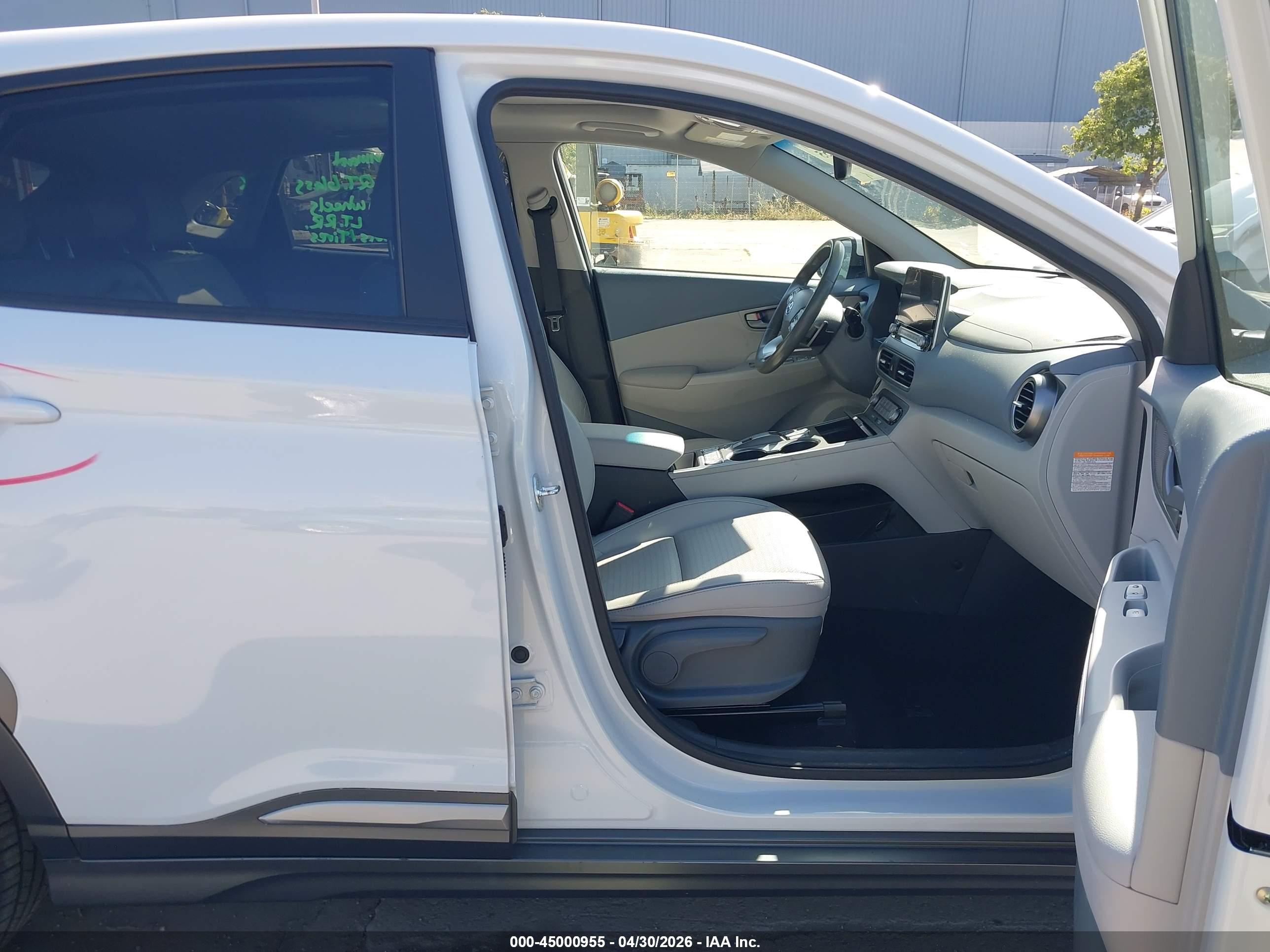 HYUNDAI KONA image 5
